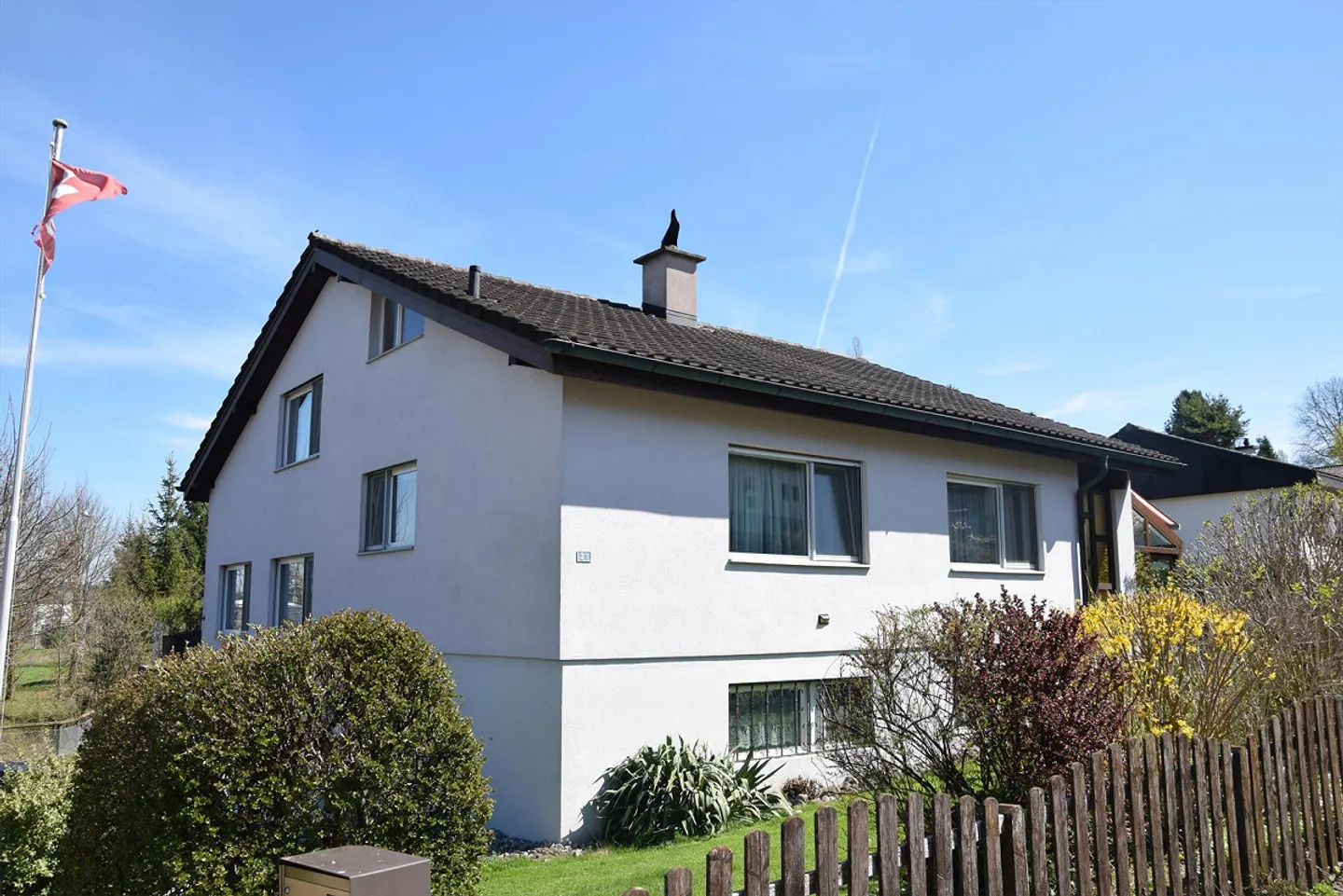 Detached single-family house with winter garden and two garages - Photo 5 of 15
