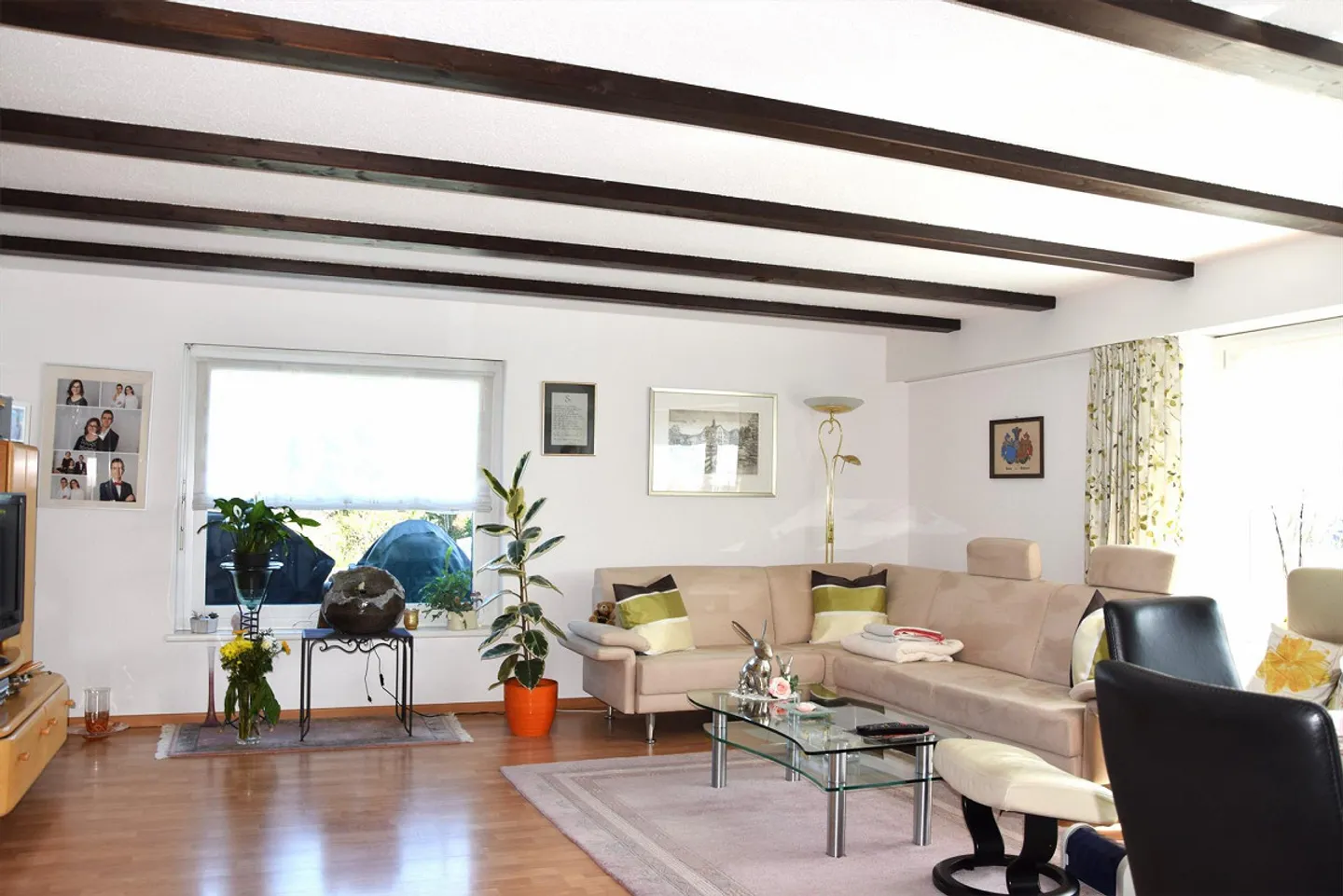 Detached single-family house with winter garden and two garages - Photo 8 of 15