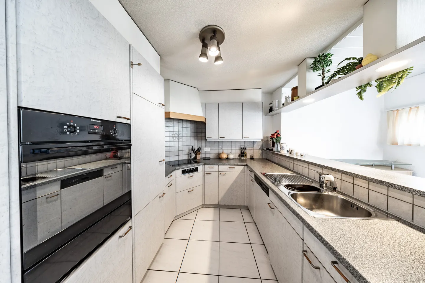 Comfortable living in an ideal location - Photo 5 of 8