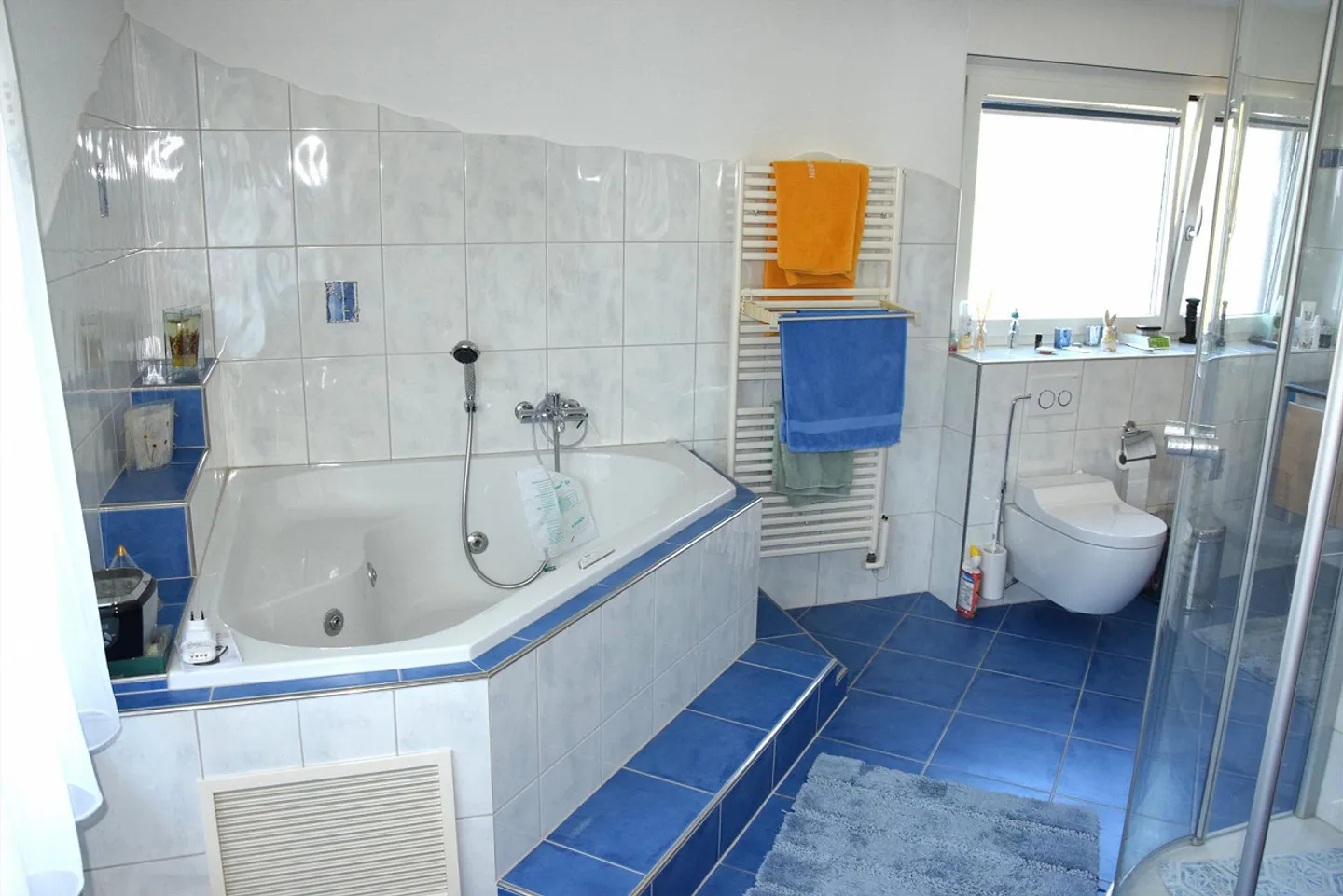 Detached single-family house with winter garden and two garages - Photo 13 of 15