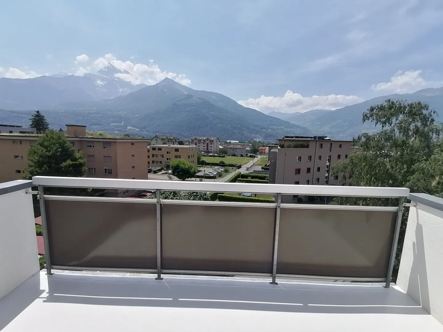 Ultimo piano 5.5 stanze - Foto 4 di 12