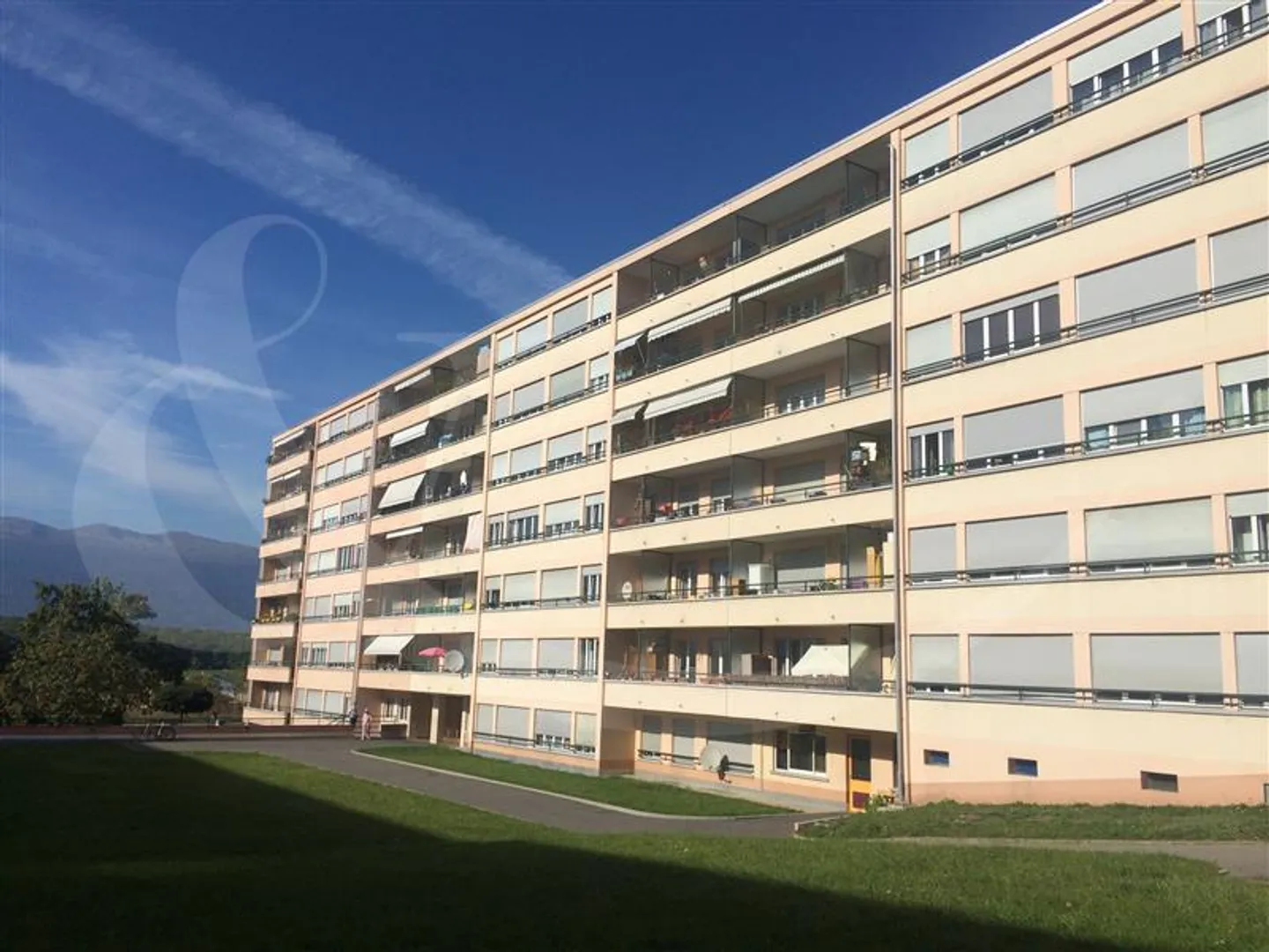2-4 Rue des Vernes, Außenparkplatz - Foto 1 von 1