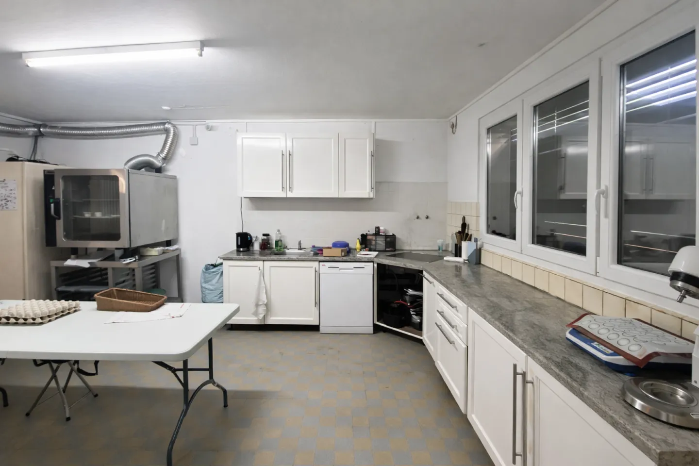 Commercial space apartment of 2.5 rooms - Photo 1 of 2
