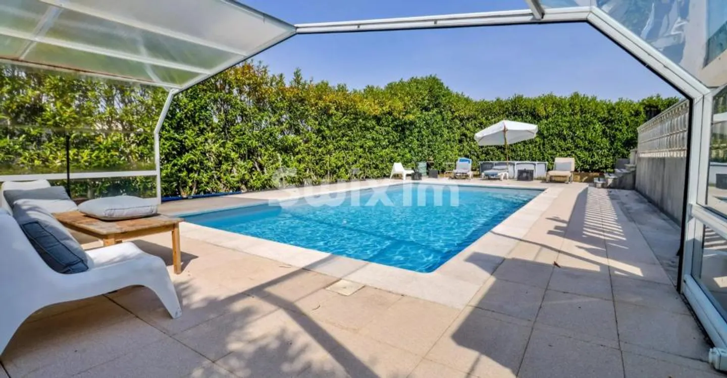 Villa méditerranéenne avec piscine - Photo 1 sur 8