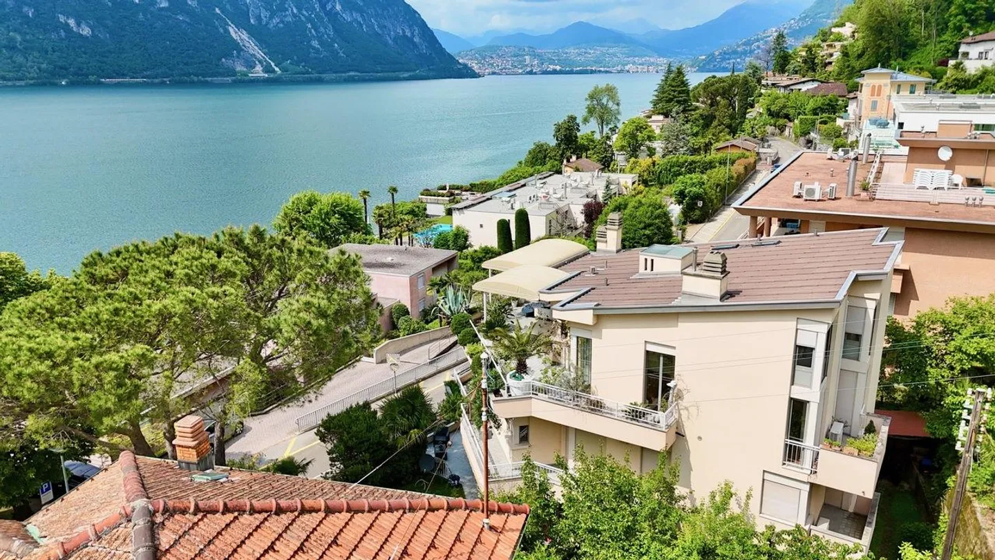 Apartment with Breathtaking Lake View for Sale in Bissone - Photo 5 of 21