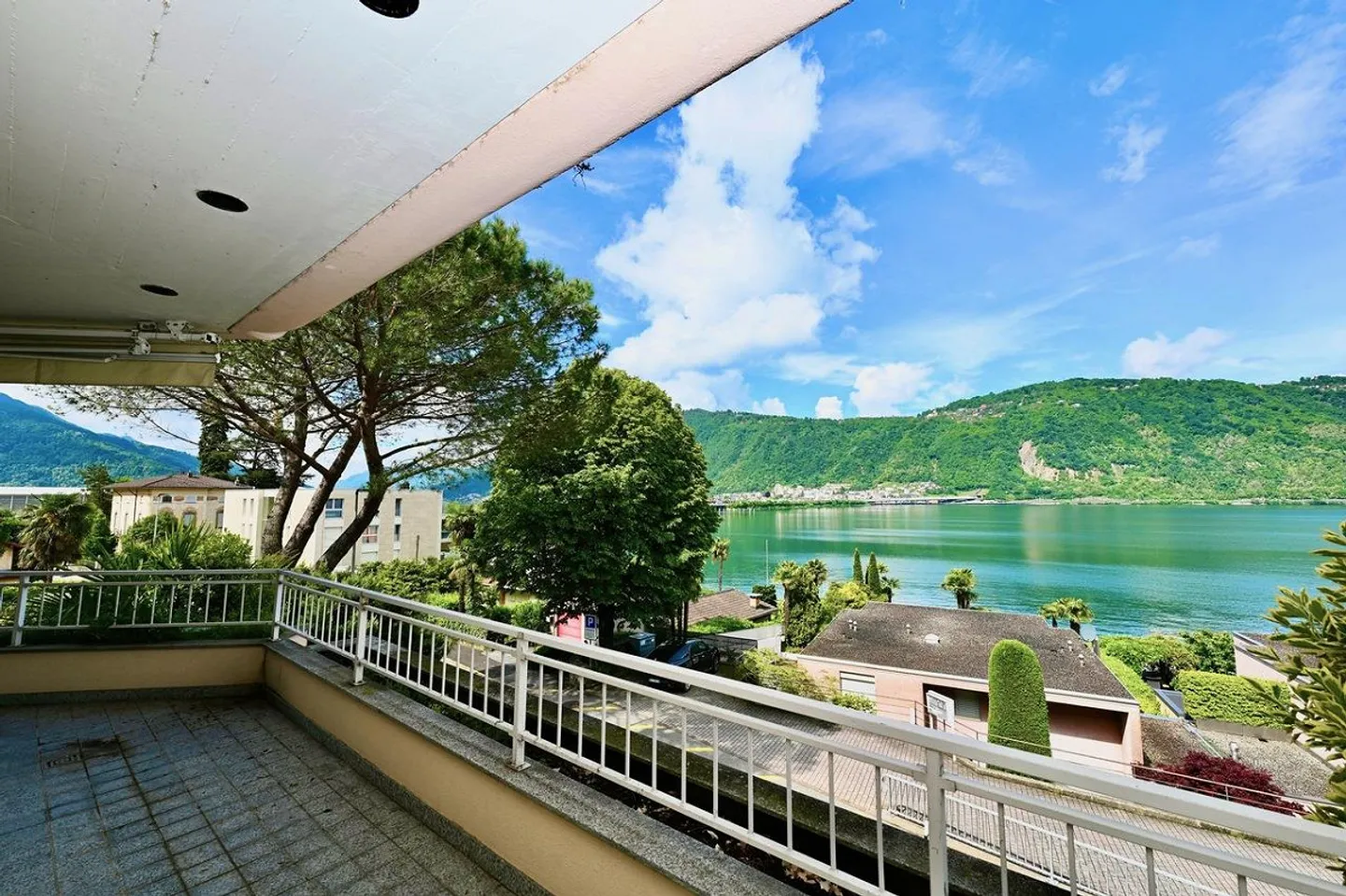 Apartment with Breathtaking Lake View for Sale in Bissone - Photo 7 of 21