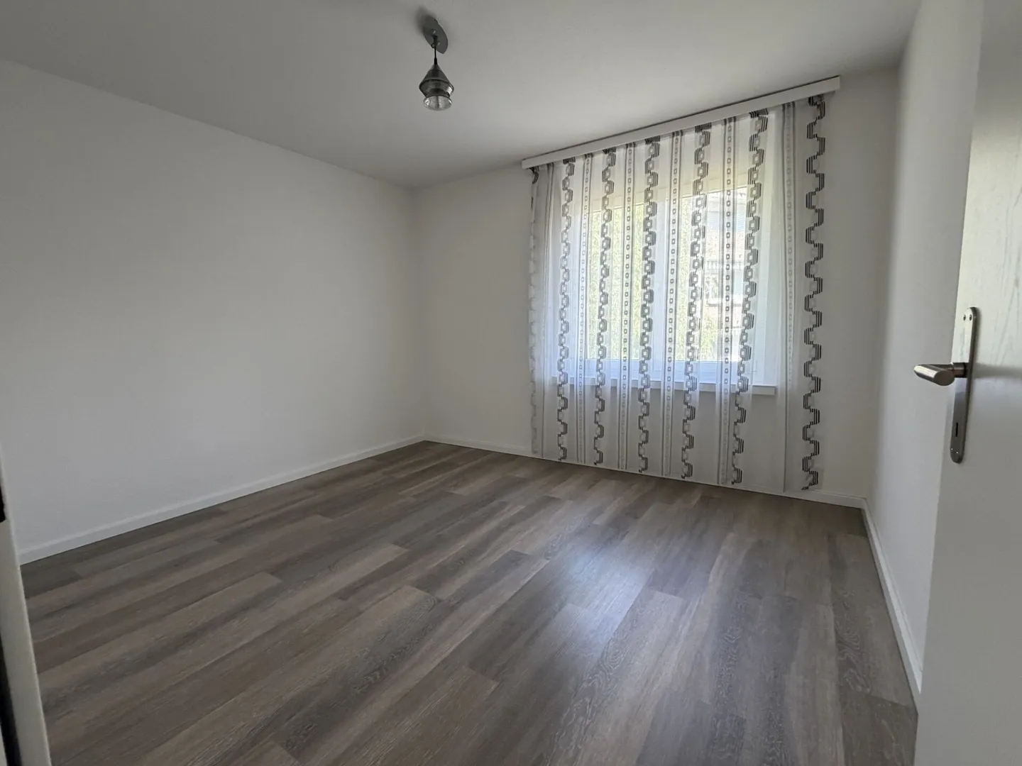 VIVRE MODERNE AVEC BALCON VITRÉ ET VUE SUR LE VERDURE - Photo 4 sur 8