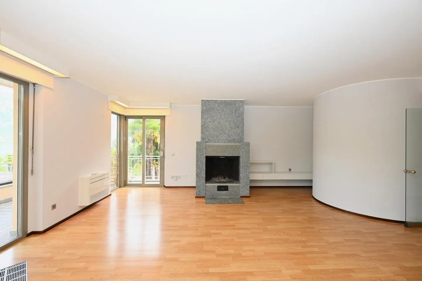 Apartment with Breathtaking Lake View for Sale in Bissone - Photo 11 of 21