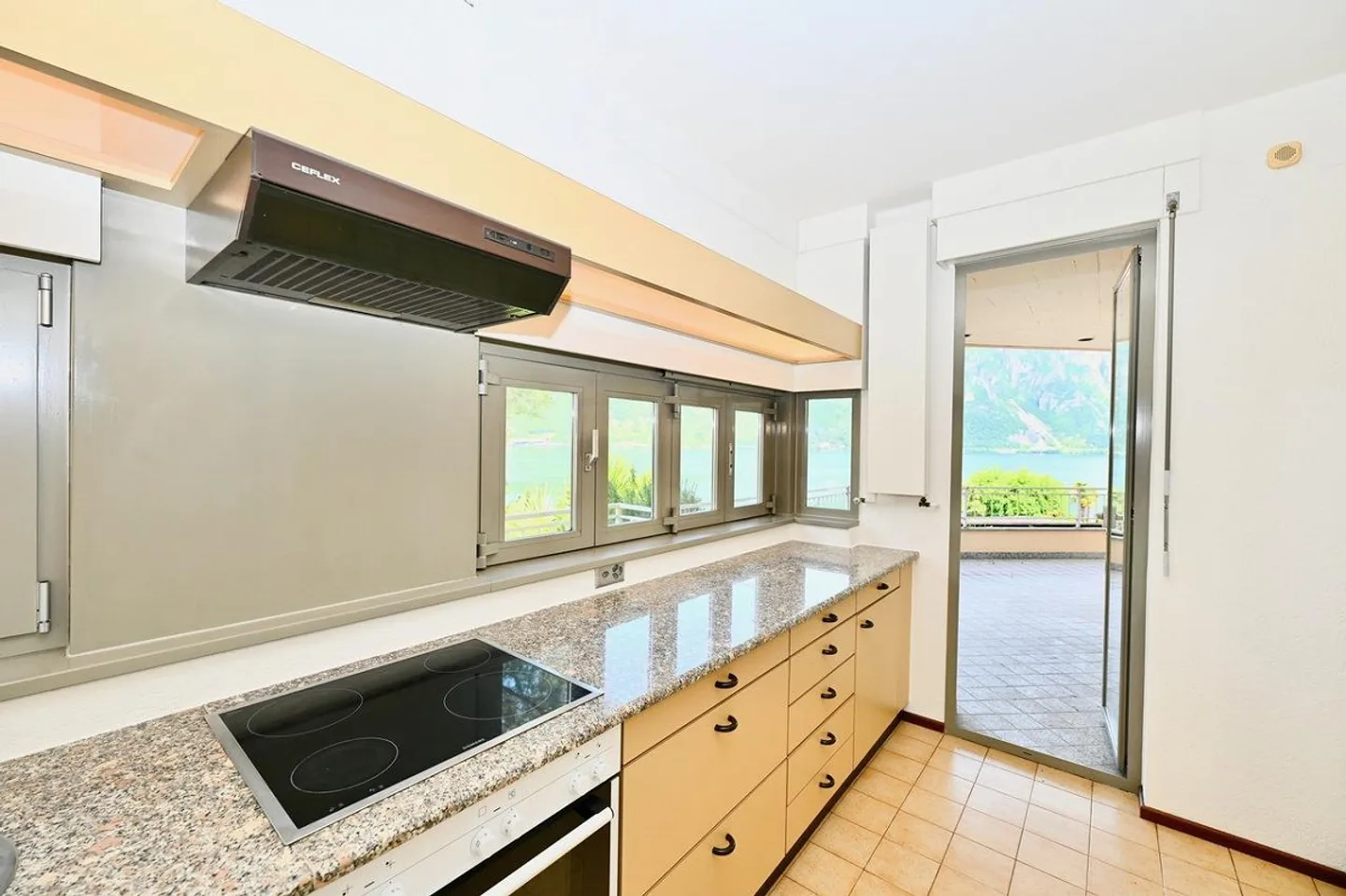 Apartment with Breathtaking Lake View for Sale in Bissone - Photo 13 of 21