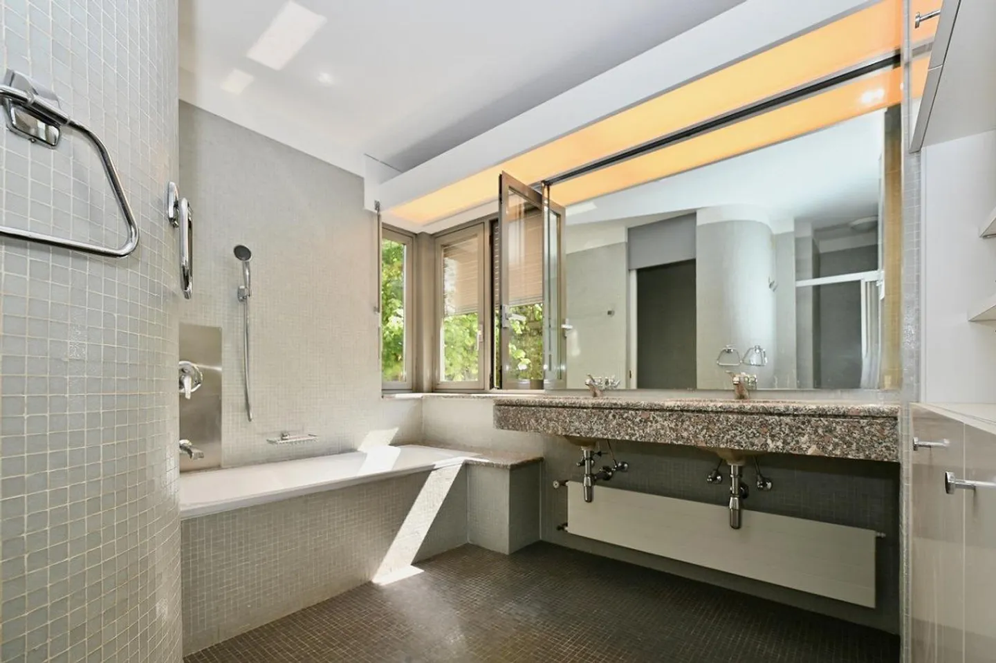 Apartment with Breathtaking Lake View for Sale in Bissone - Photo 18 of 21