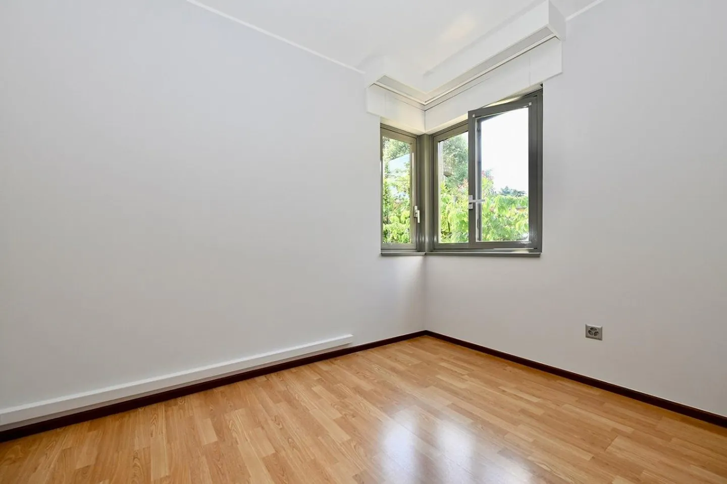 Apartment with Breathtaking Lake View for Sale in Bissone - Photo 19 of 21