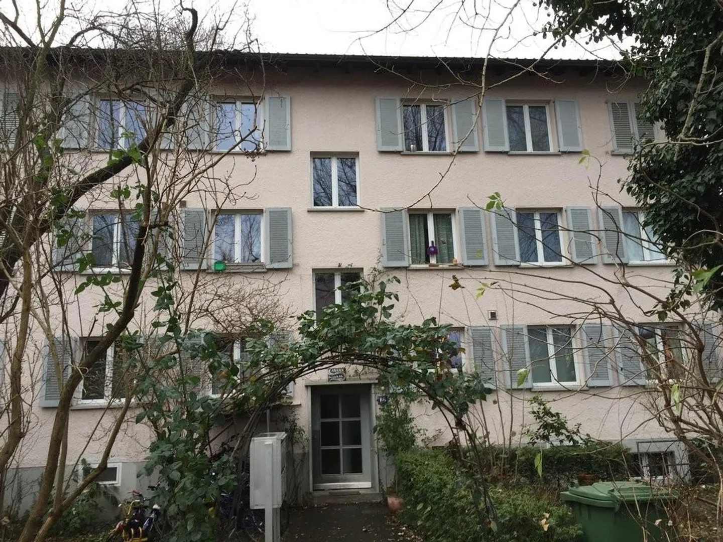 Appartement rénové de 3 pièces à Zurich Schwamendingen-Mitte à louer - Photo 1 sur 4