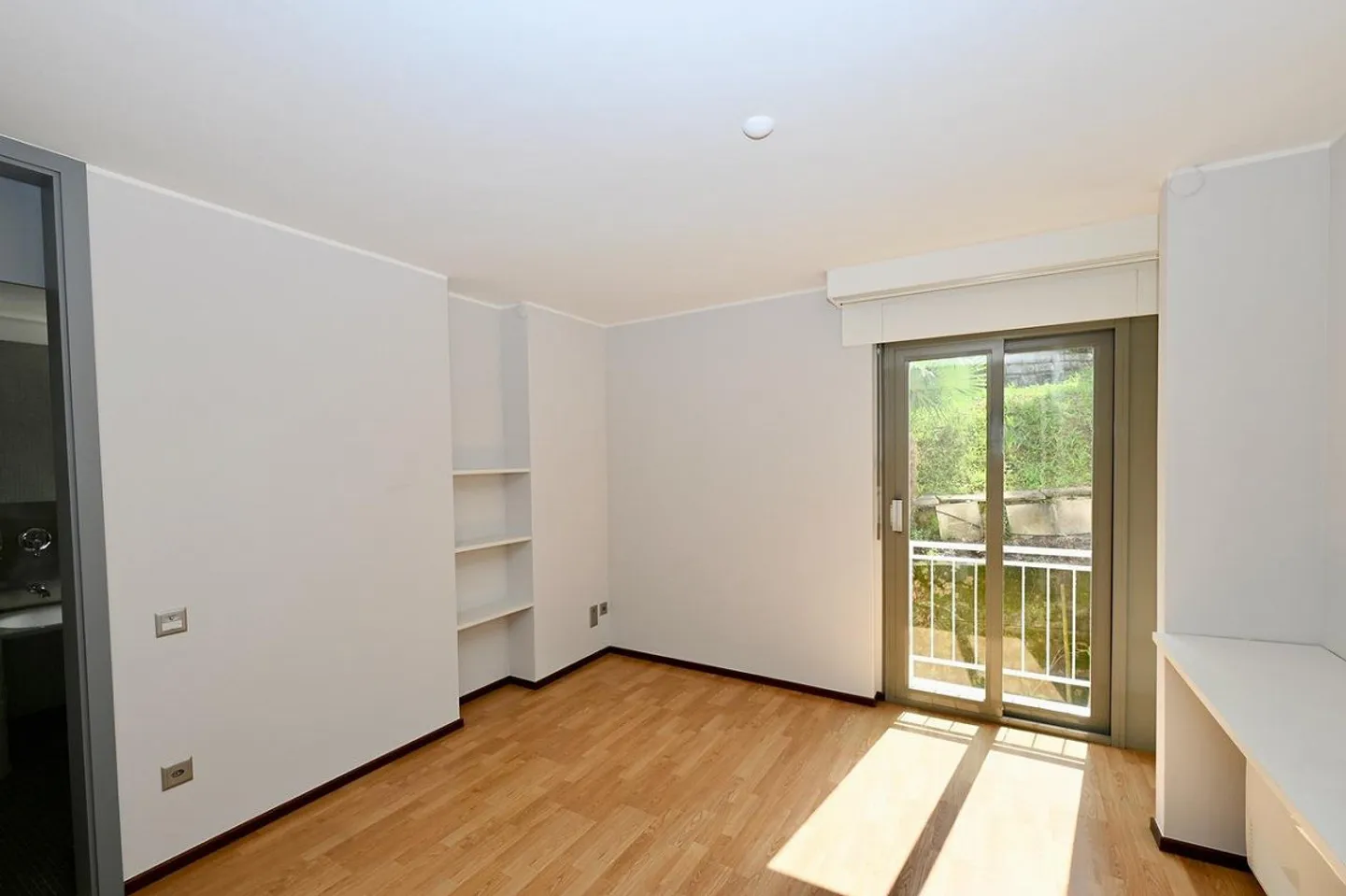 Apartment with Breathtaking Lake View for Sale in Bissone - Photo 15 of 21