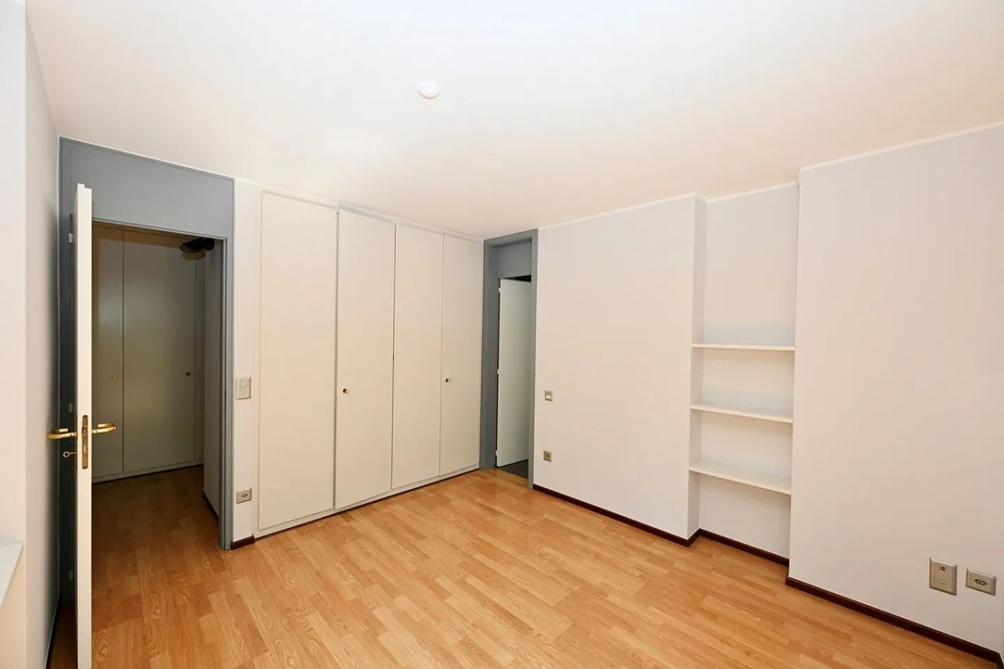 Apartment with Breathtaking Lake View for Sale in Bissone - Photo 16 of 21