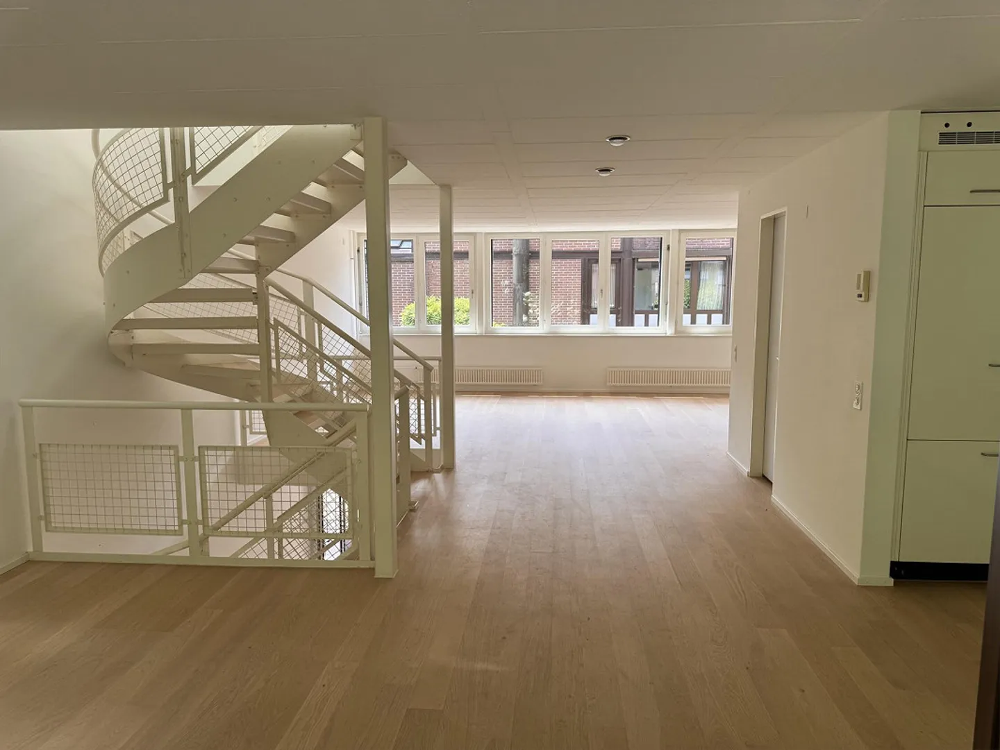 Casa a schiera unifamiliare con giardino e terrazza sul tetto Seefeld Zurigo - Foto 6 di 19
