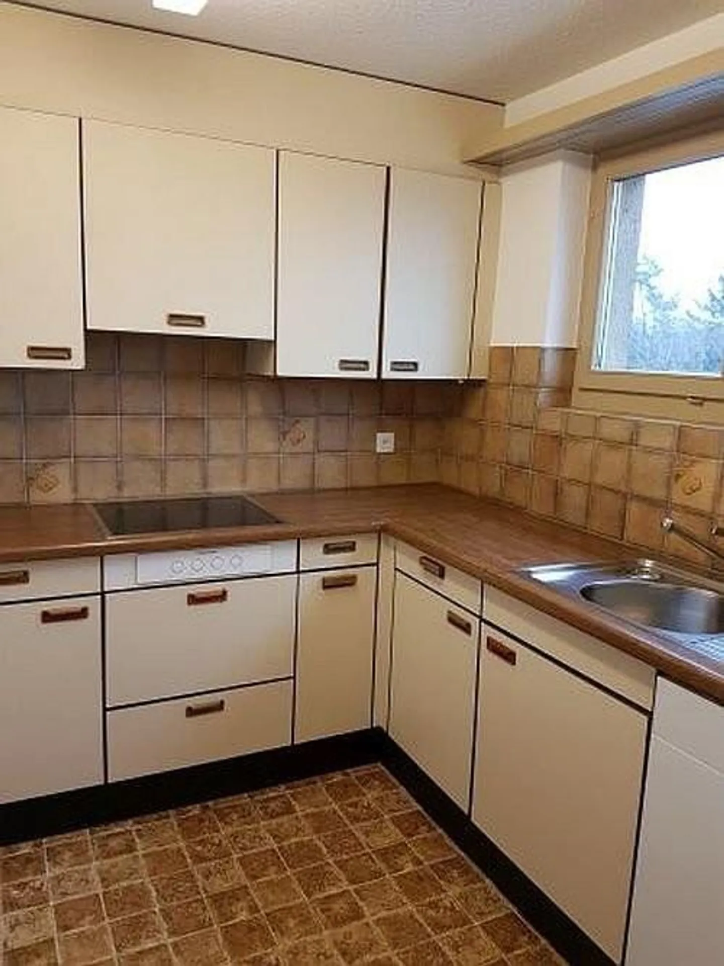 Sunny location with garden seating area - near highway access A1 - Photo 2 of 6