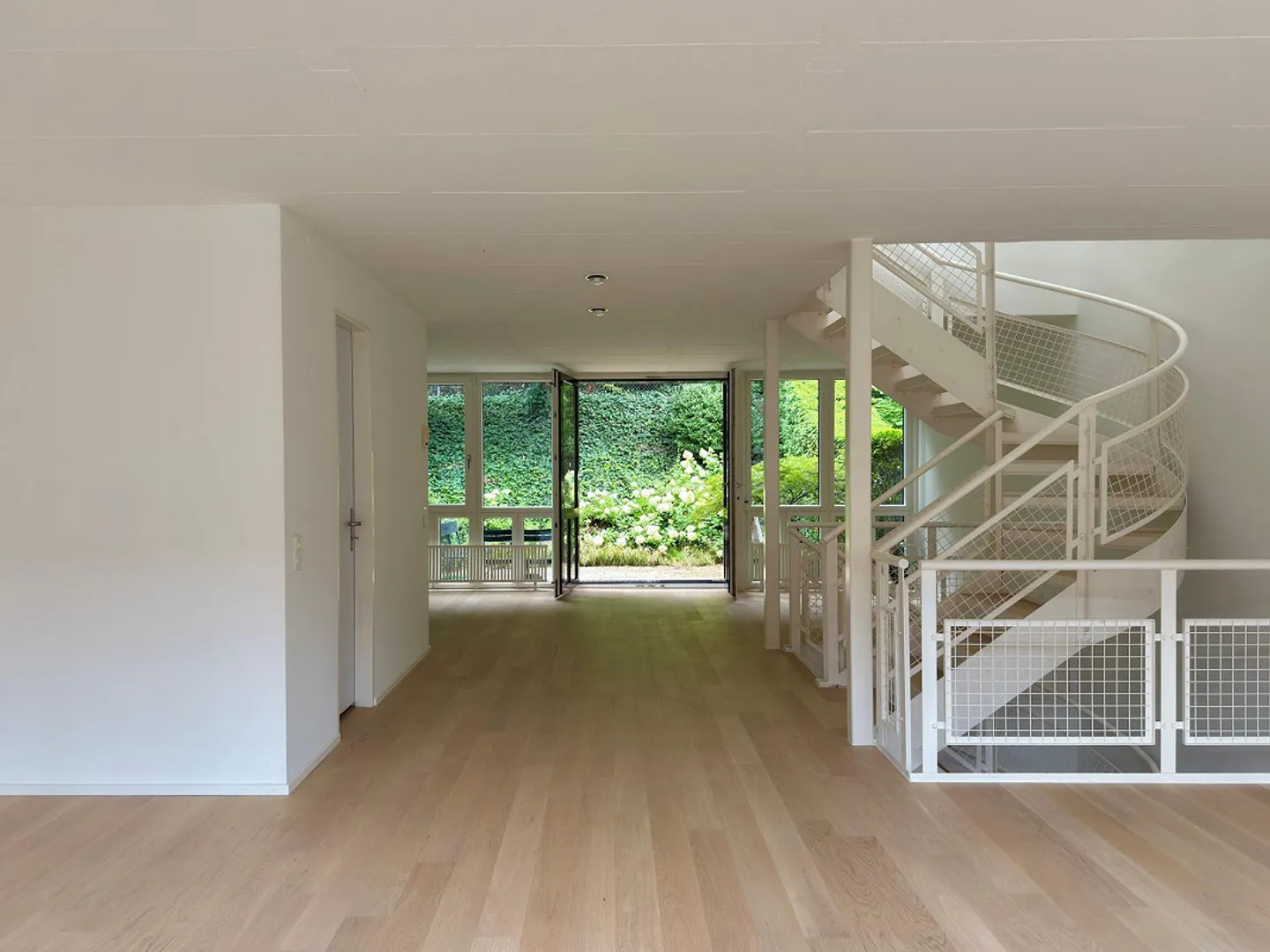 Casa a schiera unifamiliare con giardino e terrazza sul tetto Seefeld Zurigo - Foto 11 di 19