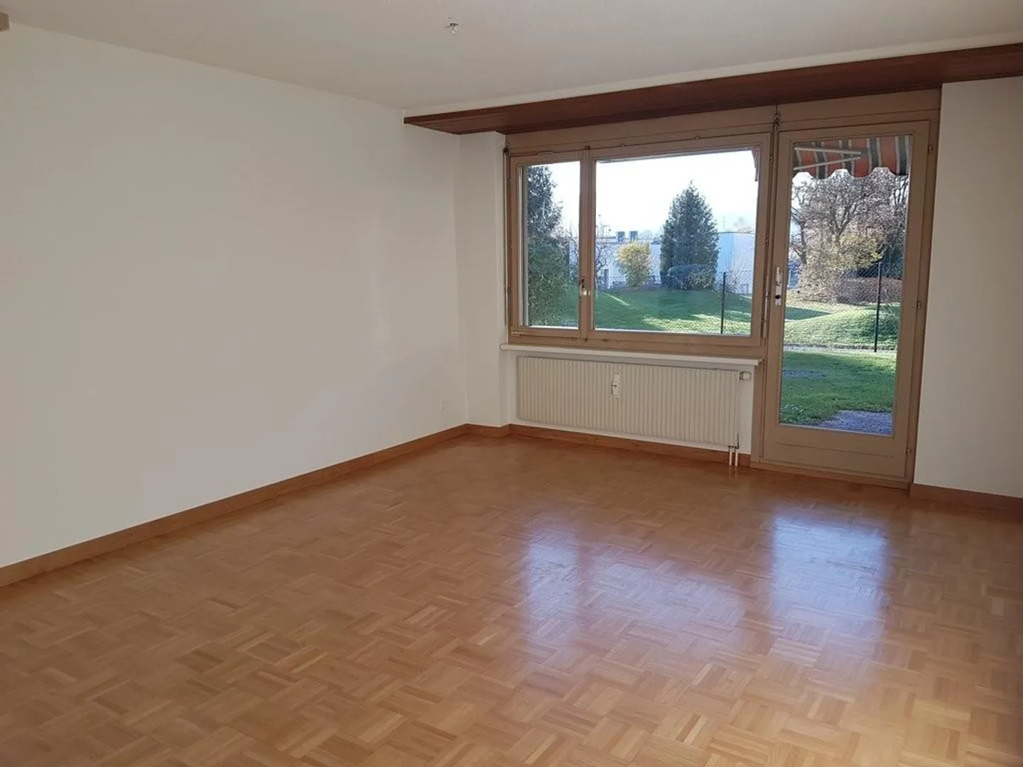 Sunny location with garden seating area - near highway access A1 - Photo 4 of 6