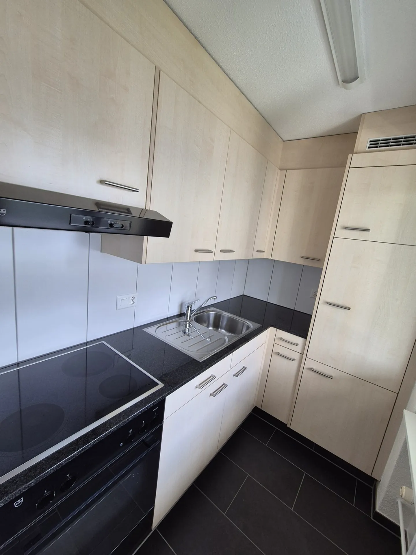 Cozy 1-room apartment for rent in Wanzwil! - Photo 2 of 5