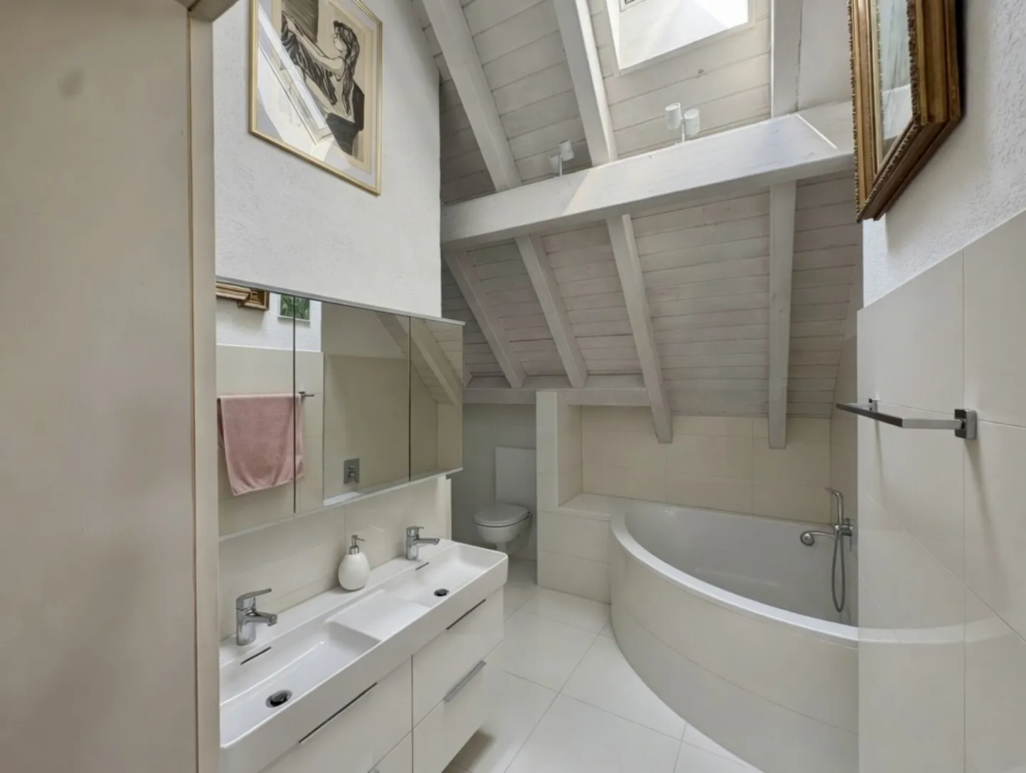 Appartement de luxe sur trois niveaux avec beaucoup de lumière - Photo 5 sur 13