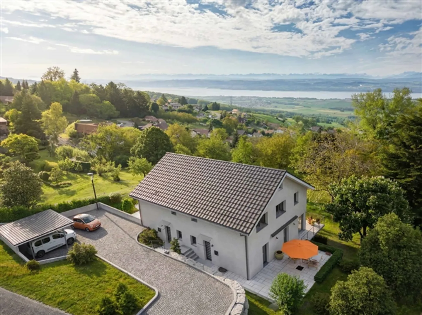 NOUVELLE VILLA Un environnement de vie privilégié entre lac et montagnes - Photo 1 sur 12