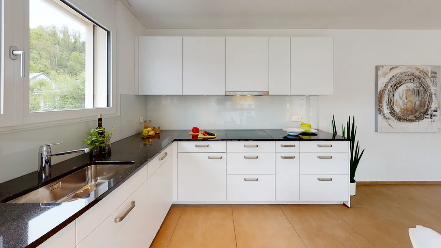 APPARTEMENT MODERNE DE 4,5 PIÈCES DANS UN ENDROIT CALME - Photo 2 sur 9