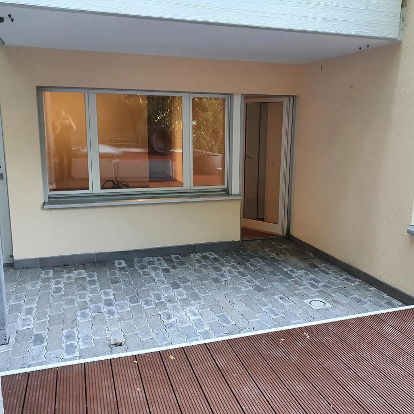 Modern 2.5-room apartment with large terrace - Photo 8 of 10