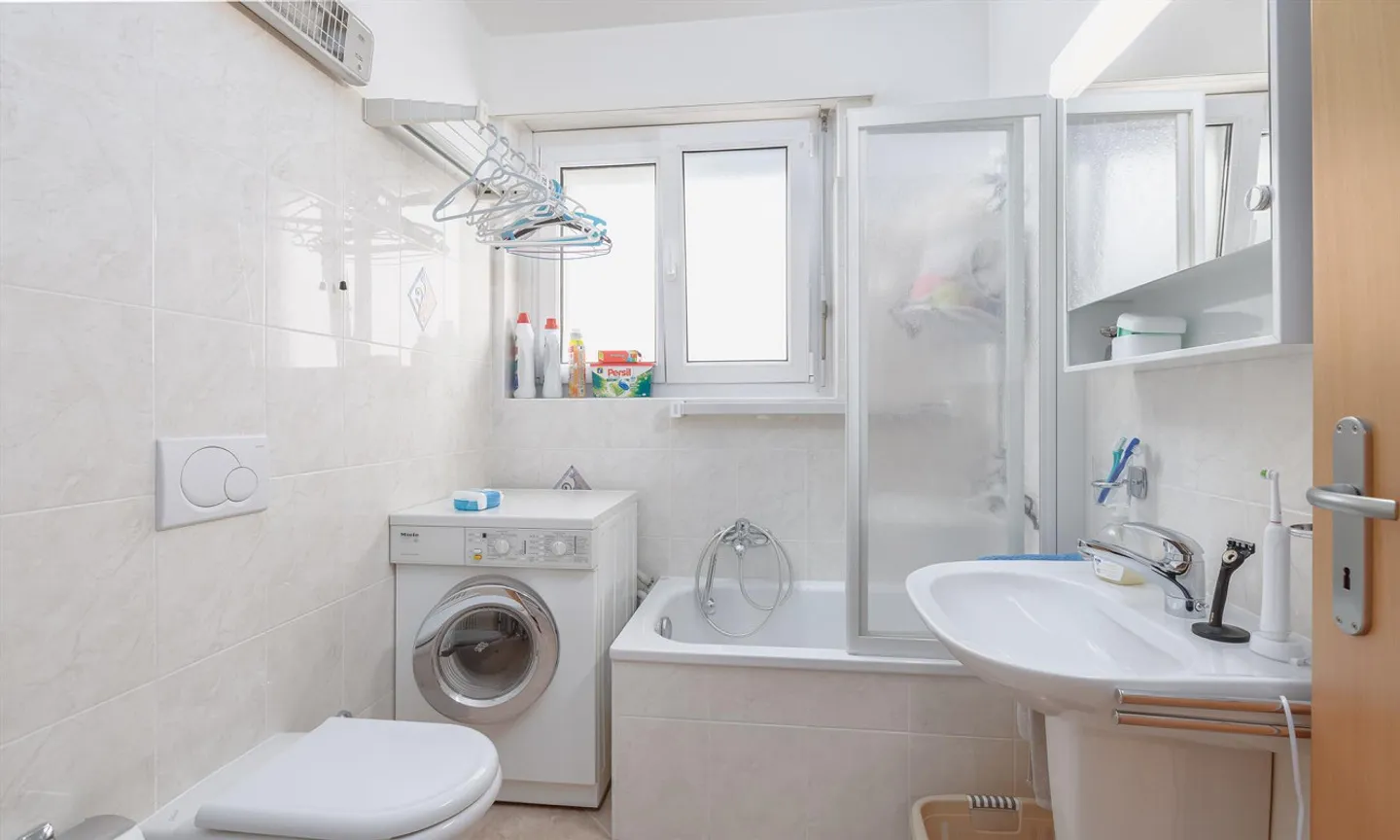 Bel appartement de 4,5 pièces avec 2 balcons et garage à Morbio Inferiore - Photo 7 sur 9