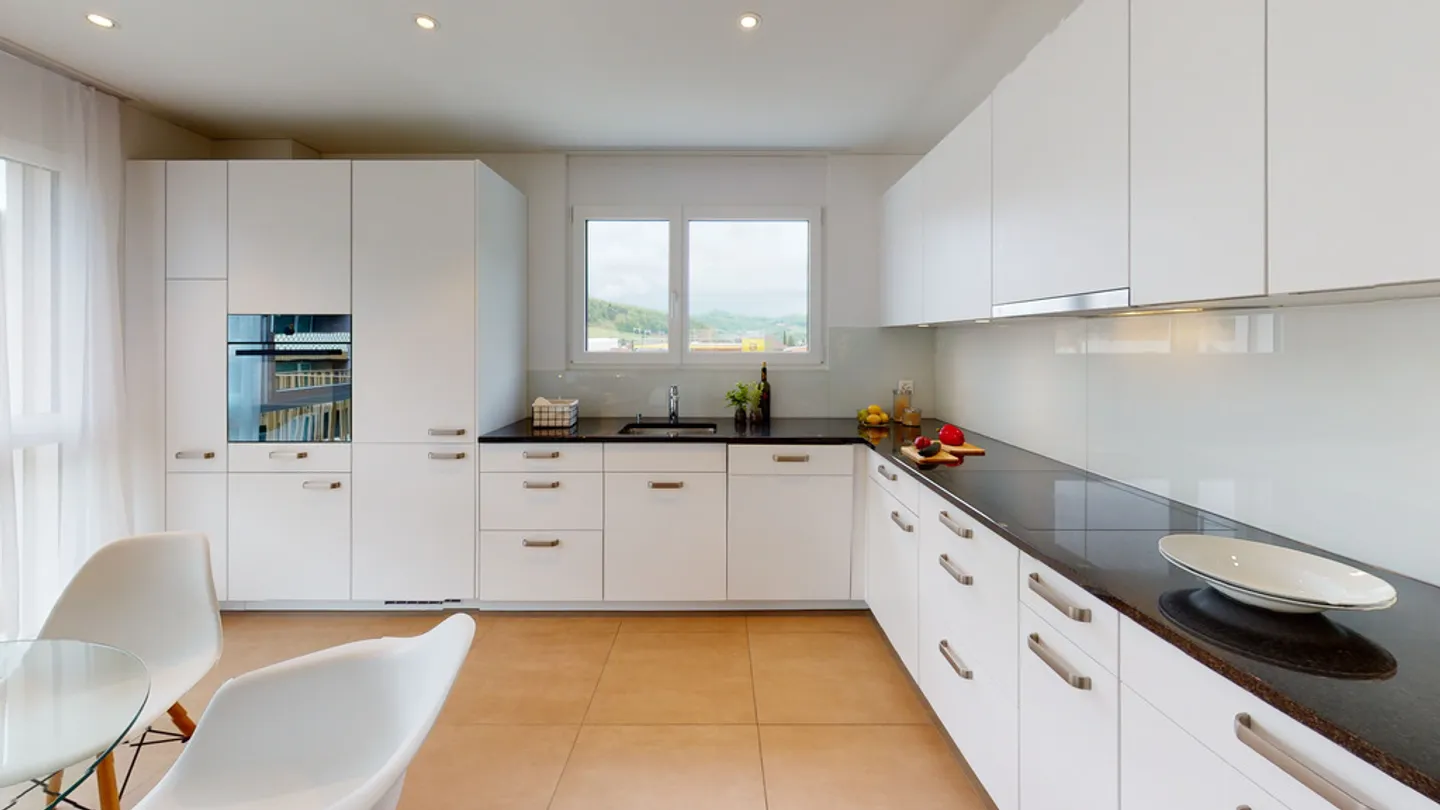 APPARTEMENT MODERNE DE 4,5 PIÈCES DANS UN ENDROIT CALME - Photo 3 sur 9