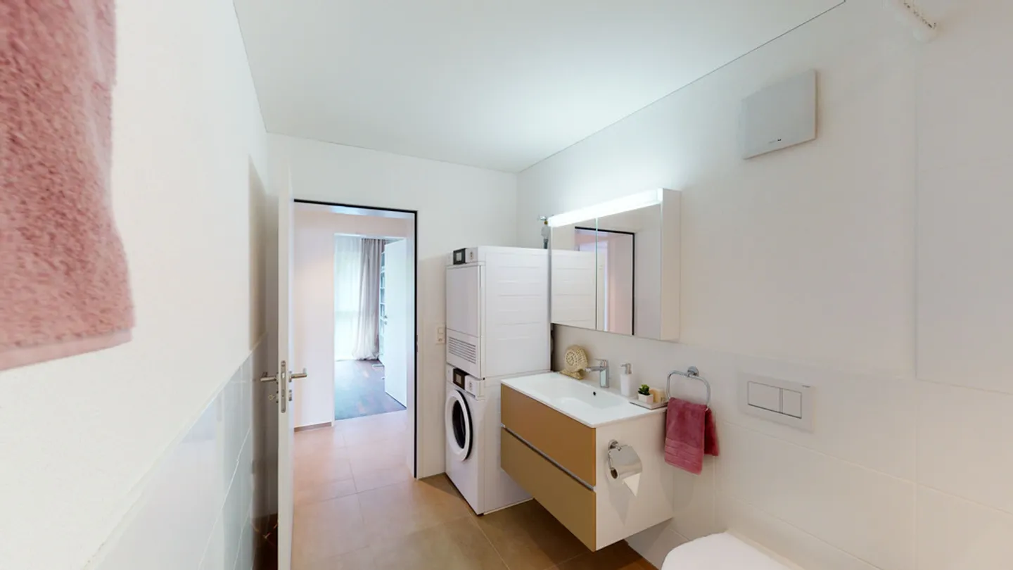 APPARTEMENT MODERNE DE 4,5 PIÈCES DANS UN ENDROIT CALME - Photo 7 sur 9