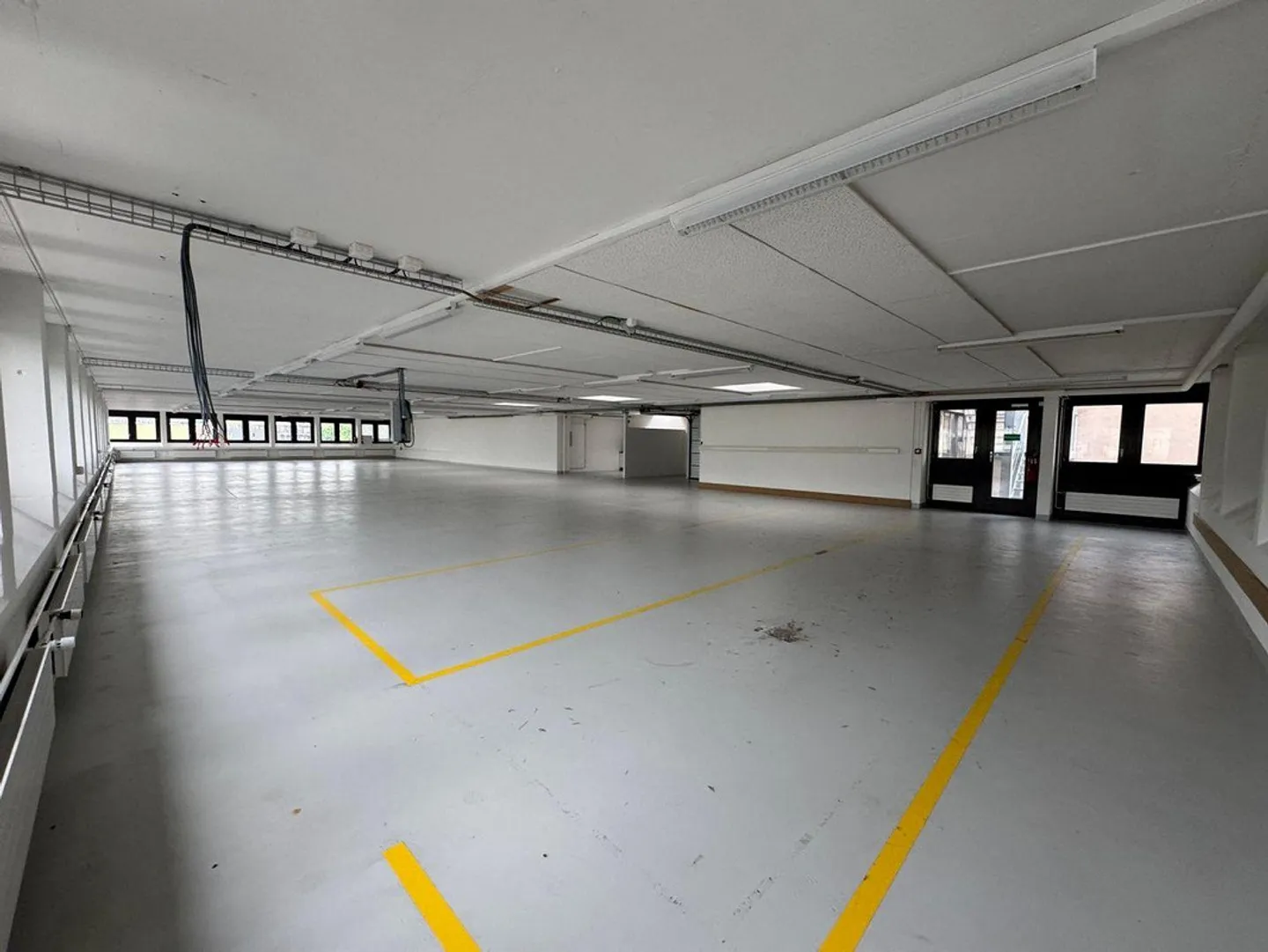Spazio commerciale moderno a Münsingen (550m2) - Foto 4 di 13