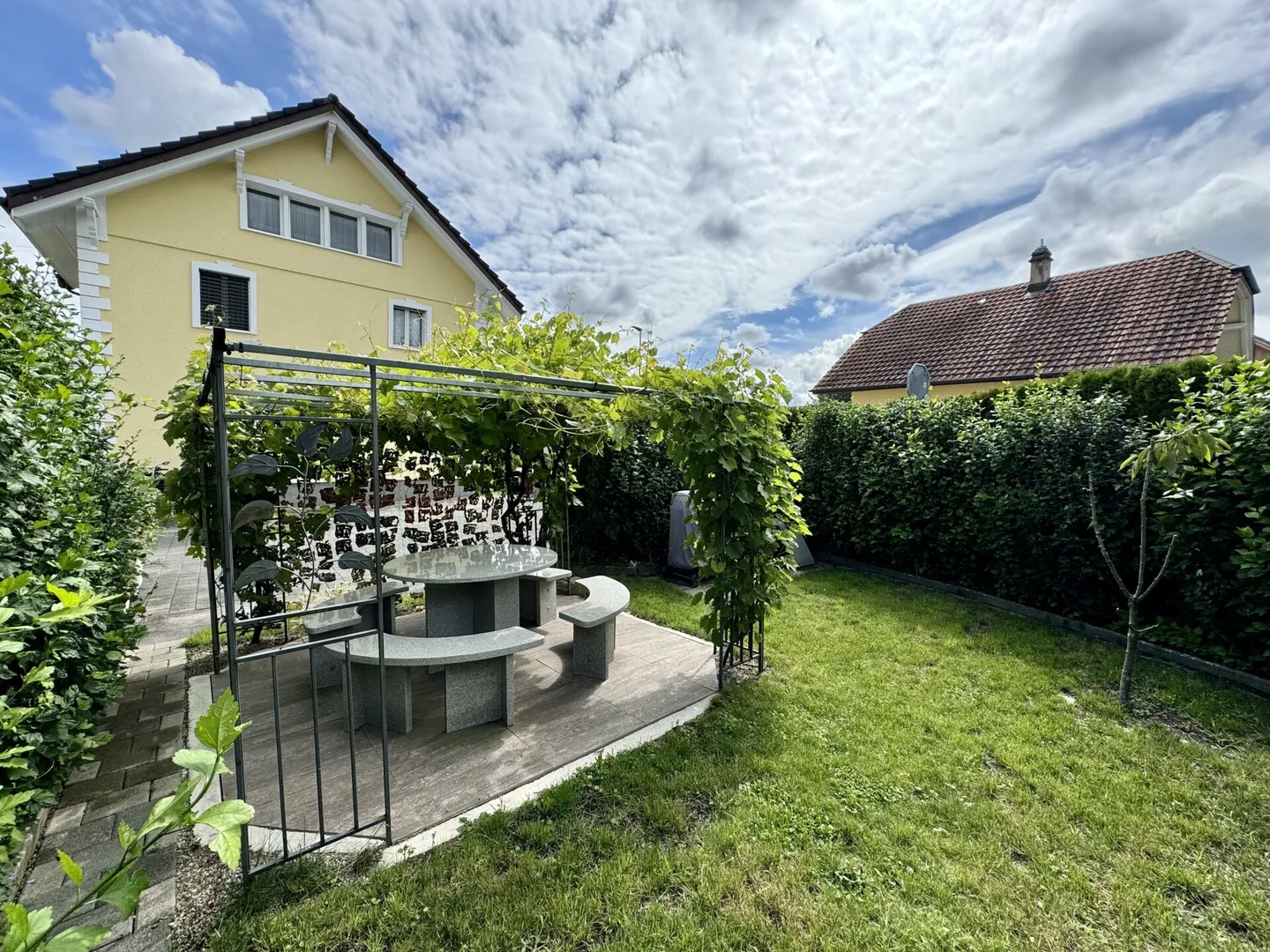 Ideal two-family house in Derendingen - Photo 3 of 14
