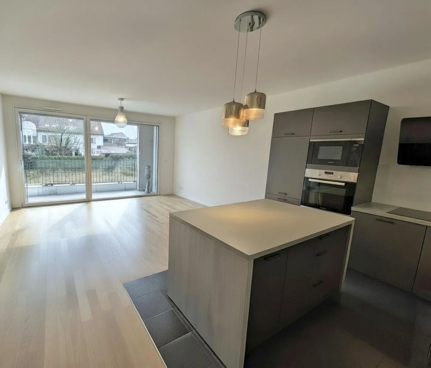 Bellissimo appartamento recente di 4 stanze con vista libera - Foto 1 di 7