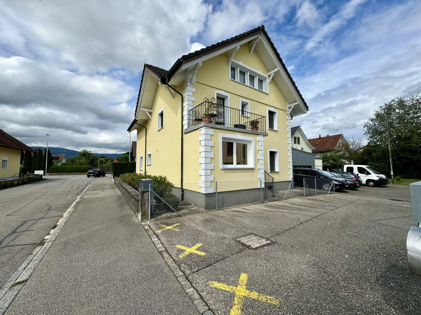Ideal two-family house in Derendingen - Photo 1 of 14