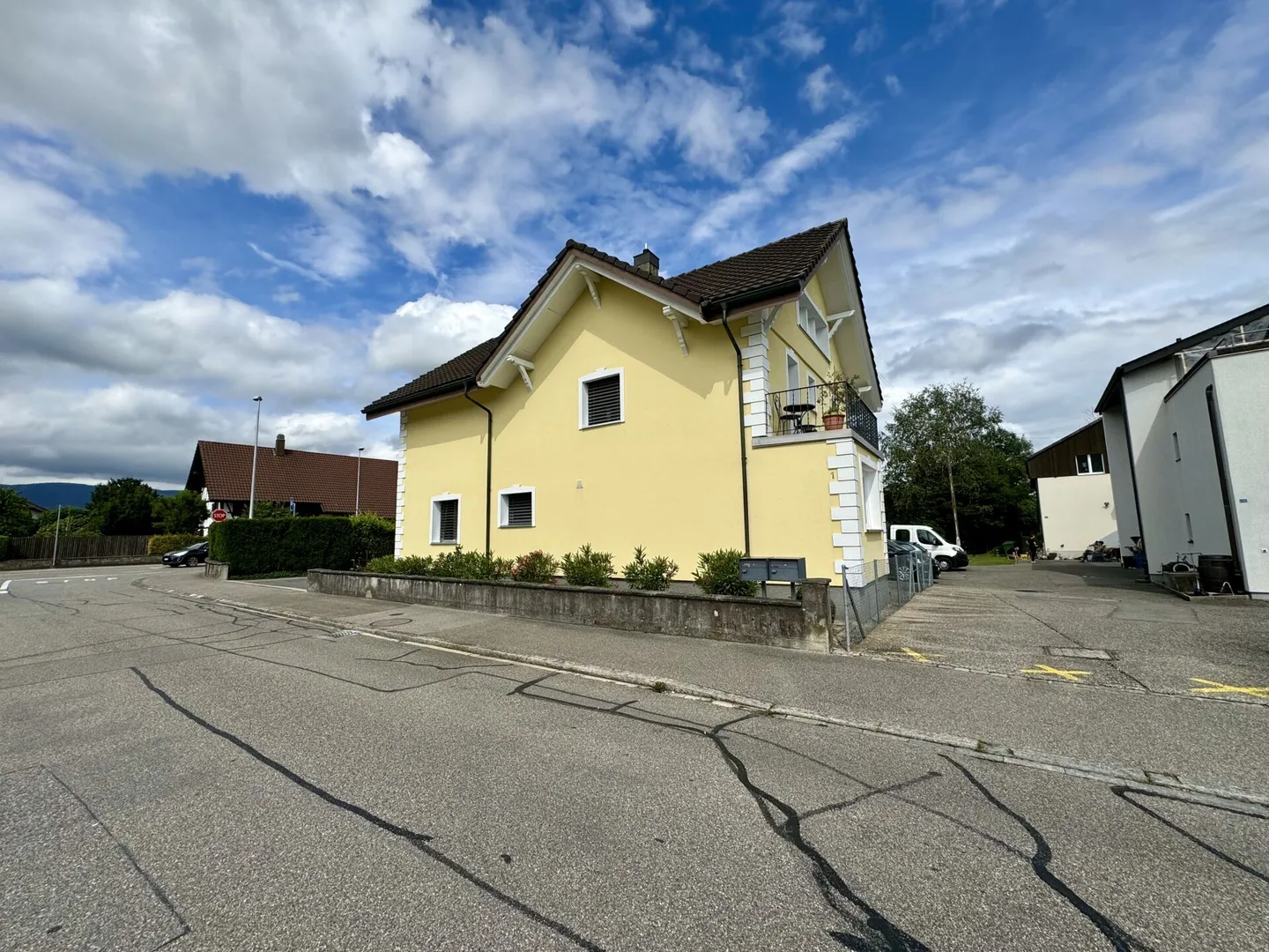 Ideal two-family house in Derendingen - Photo 2 of 14