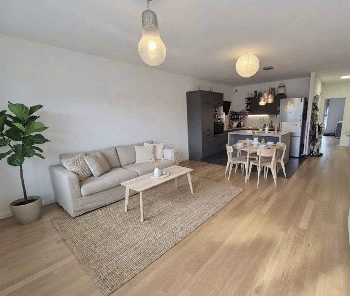 Bellissimo appartamento recente di 4 stanze con vista libera - Foto 3 di 7