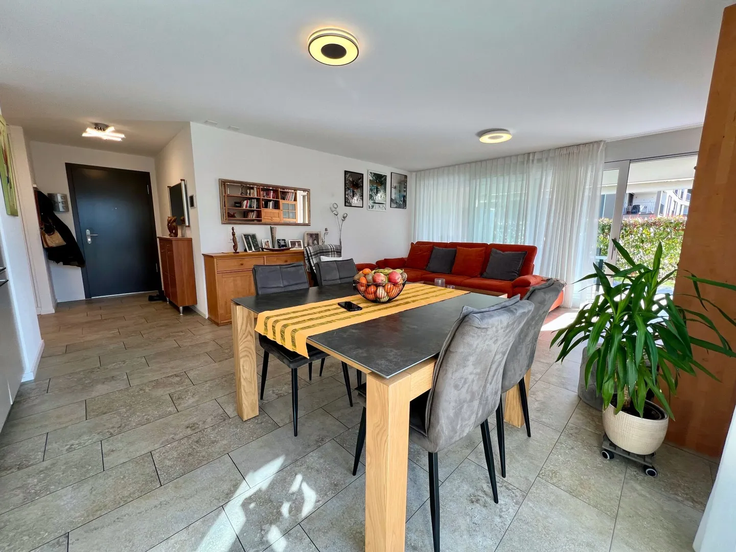 2.5-room apartment with garden - Photo 3 of 10