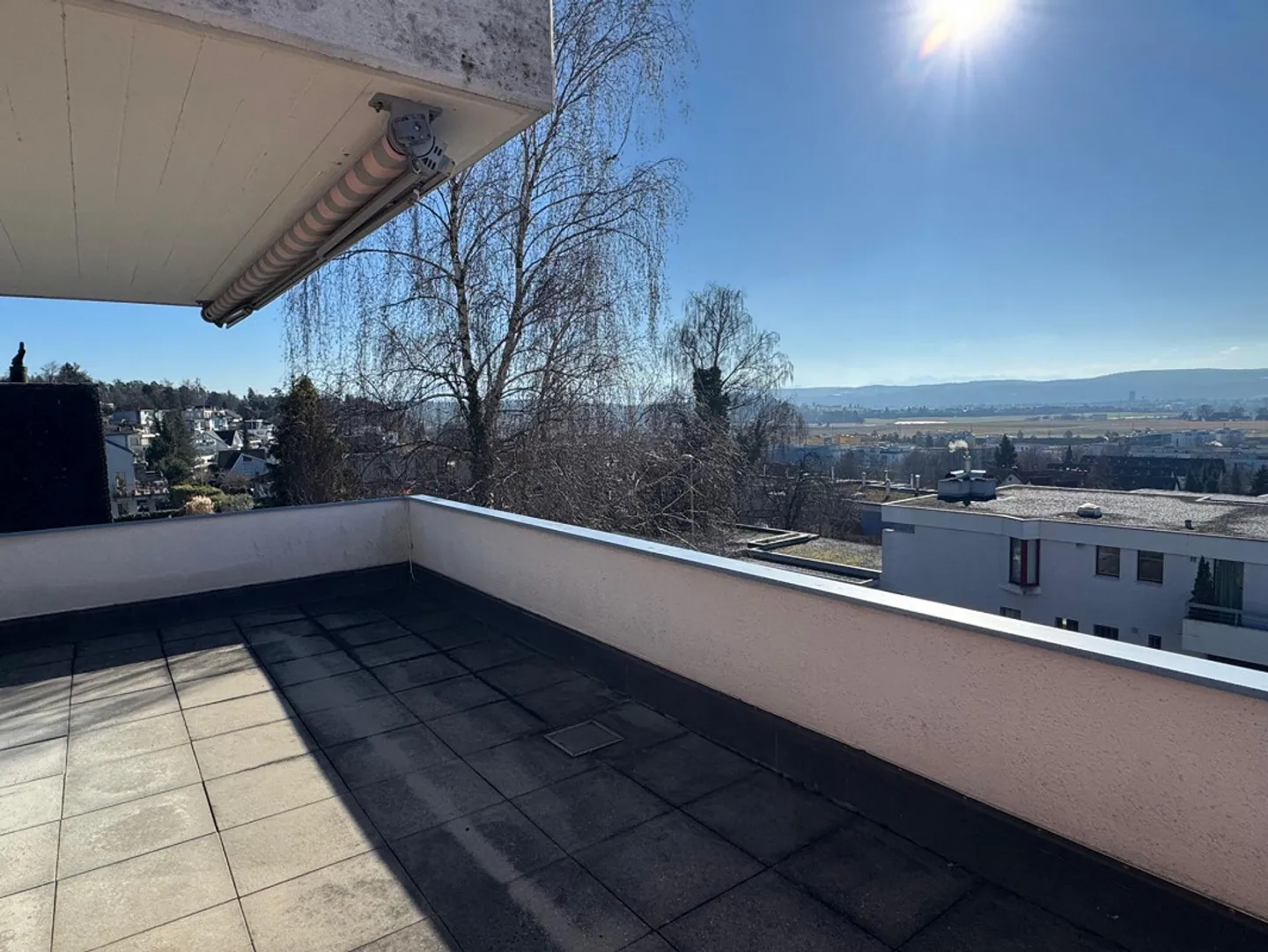 Appartement penthouse exclusif avec terrasse magnifique à Bassersdorf - Photo 1 sur 6