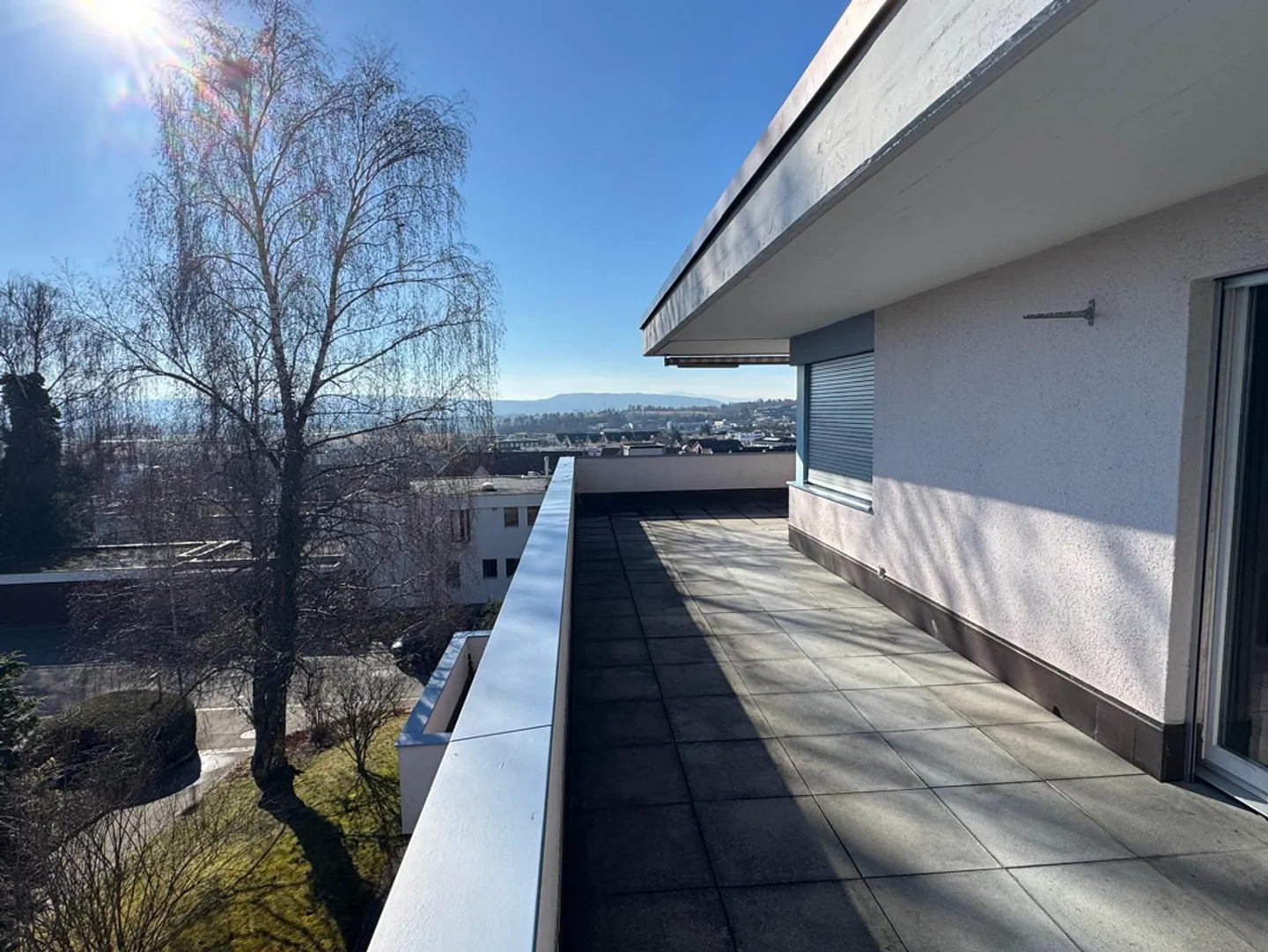 Appartement penthouse exclusif avec terrasse magnifique à Bassersdorf - Photo 2 sur 6