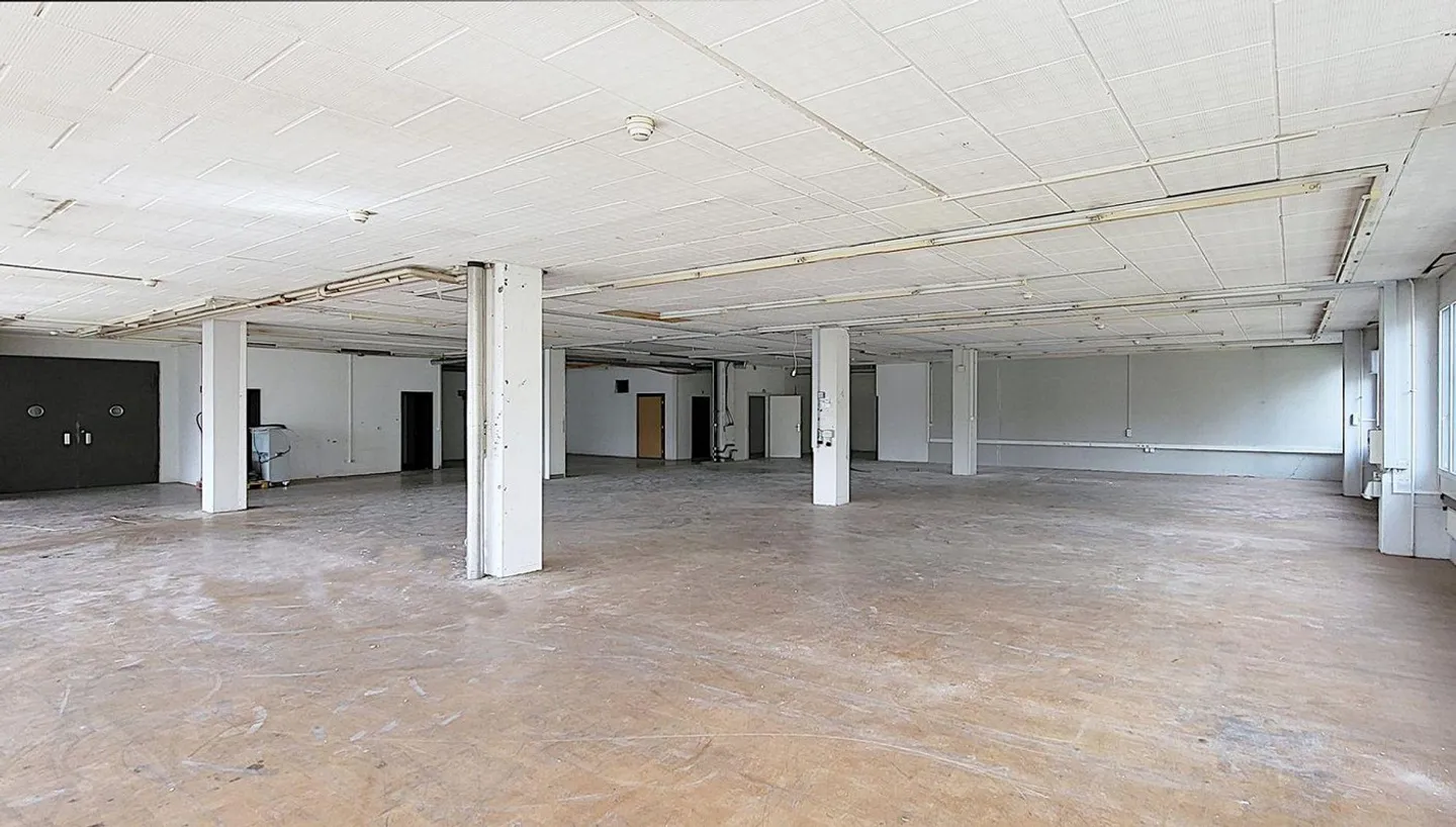 Very bright commercial space on the 1st floor directly by the goods lift! - Photo 3 of 5