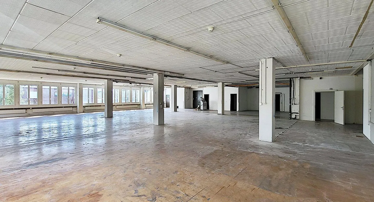 Very bright commercial space on the 1st floor directly by the goods lift! - Photo 4 of 5