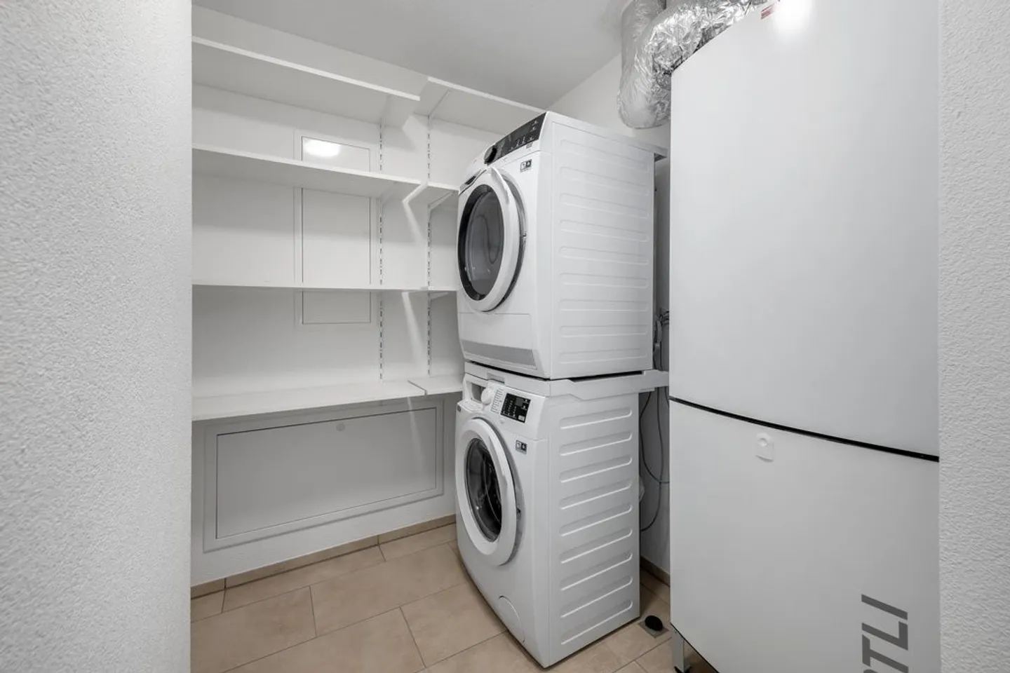 Appartement moderne 4.5 pièces à Boll - Photo 5 sur 6