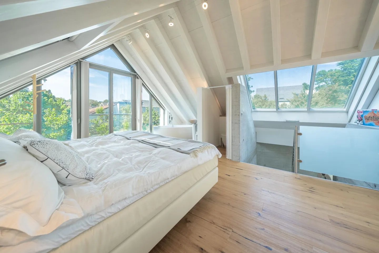 Casa d'architetto esclusiva con camera da letto in loft e vista panoramica - Foto 1 di 15