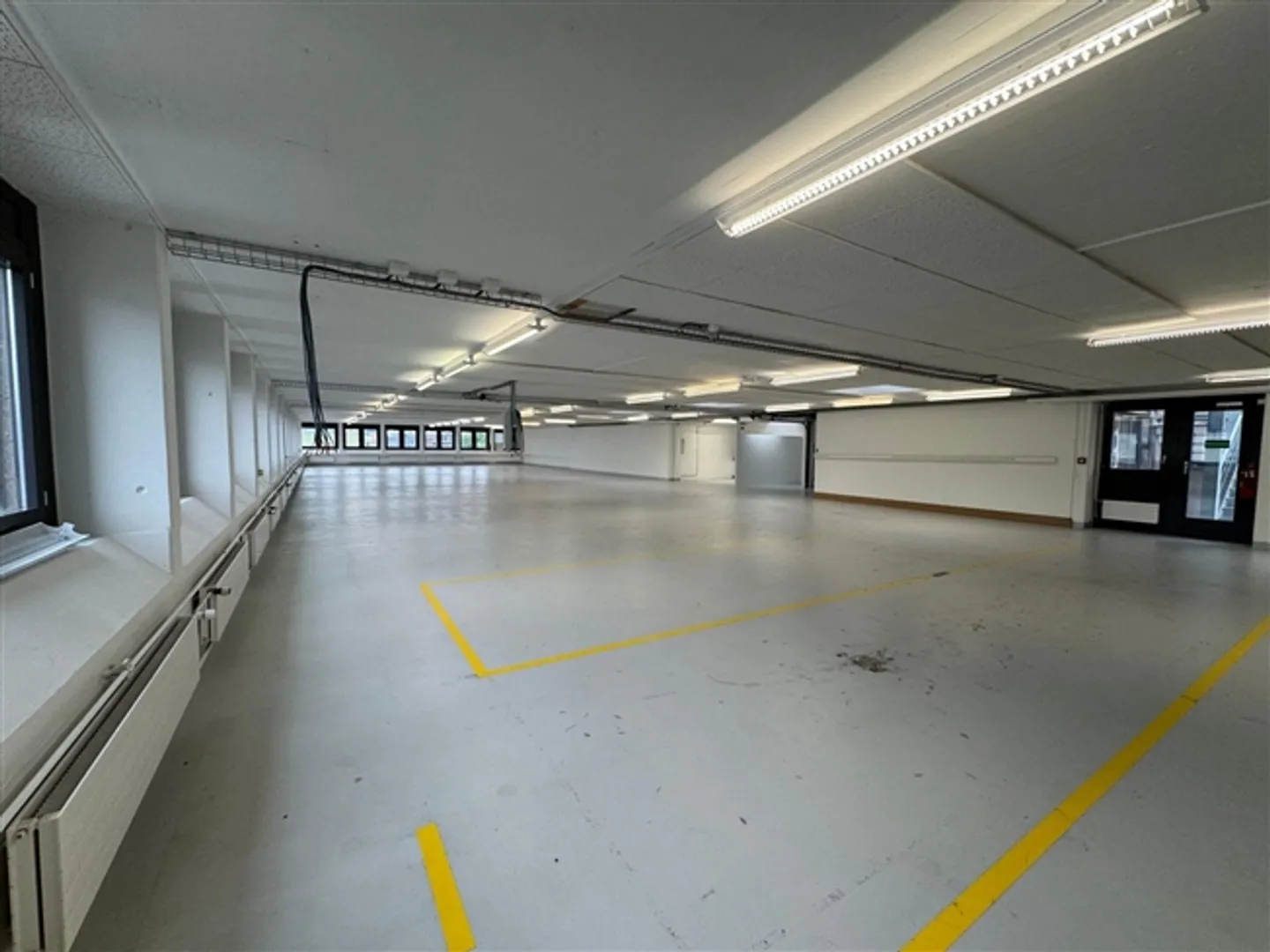 Espace commercial moderne à Münsingen (550m2) - Photo 12 sur 13