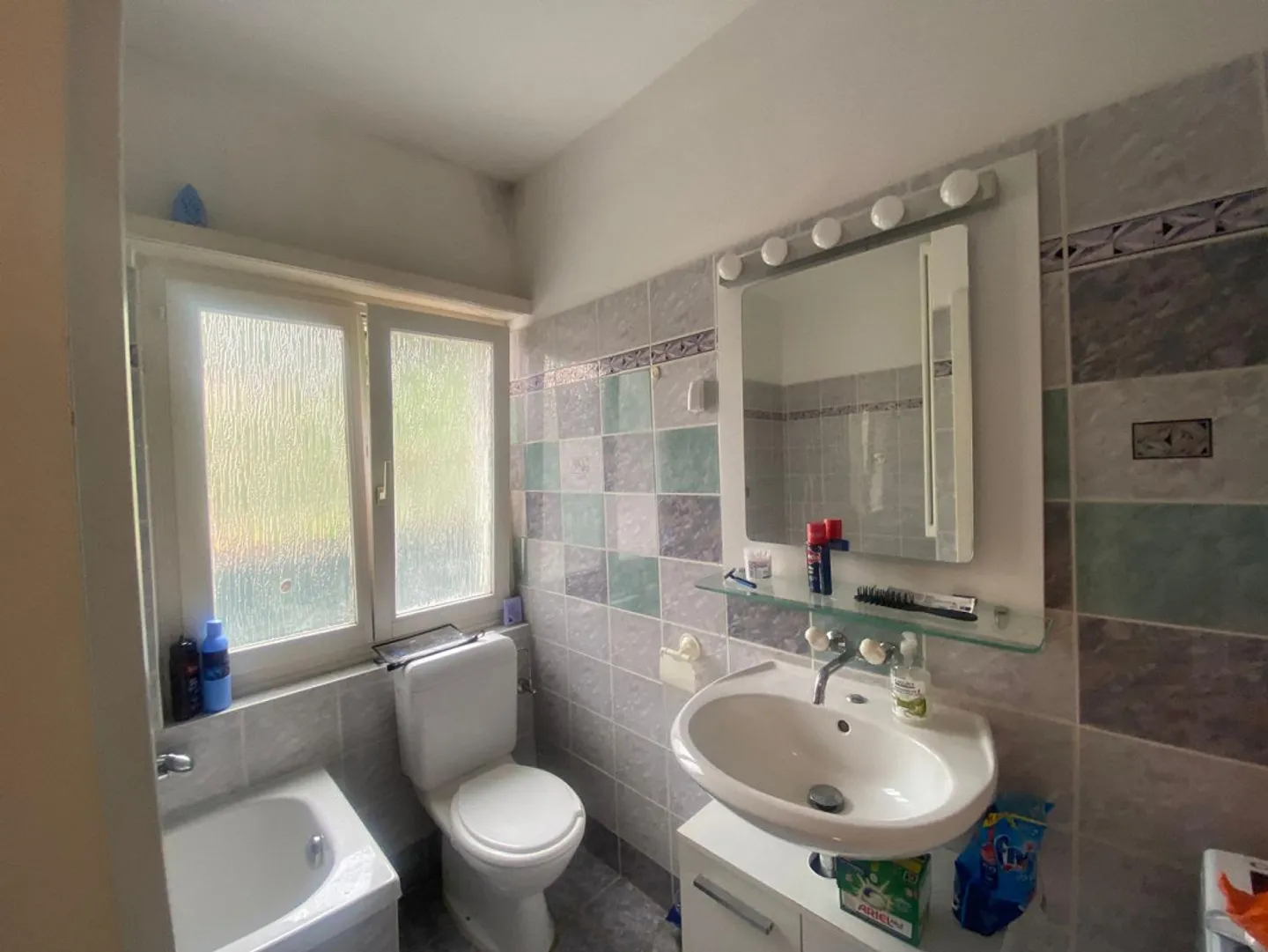 2-family house with 6 1/2 and 2 1/2 room apartments - Photo 16 of 17