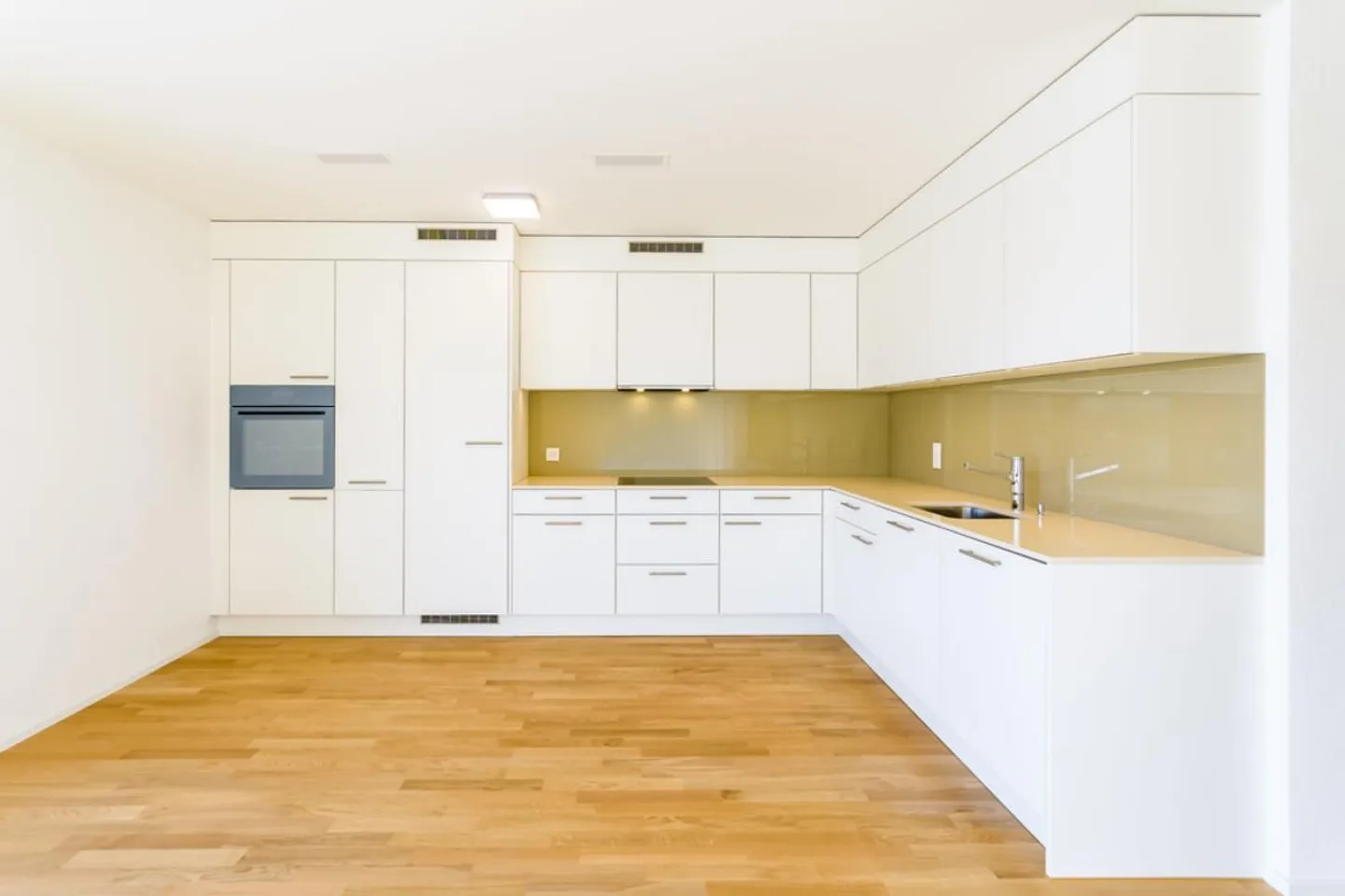 riesige Terrasse an ruhiger Lage mit Aussicht ins Grüne - Foto 2 von 7