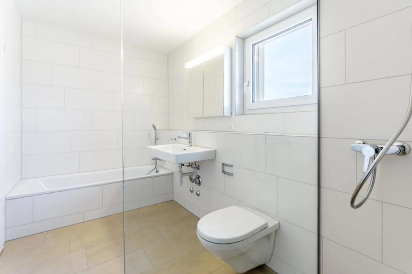 riesige Terrasse an ruhiger Lage mit Aussicht ins Grüne - Foto 6 von 7