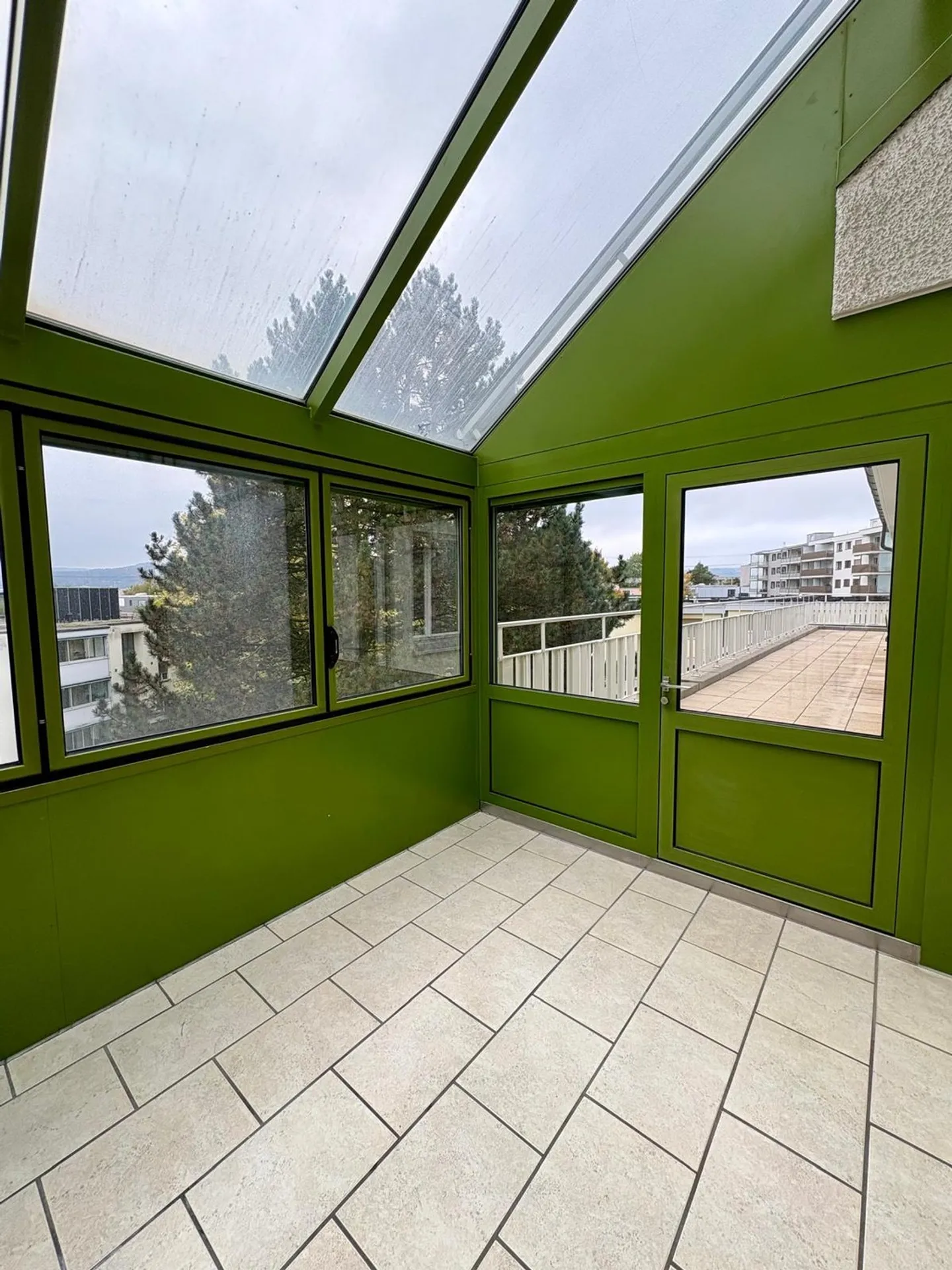 Bright penthouse apartment with winter garden and large terrace - Photo 13 of 20