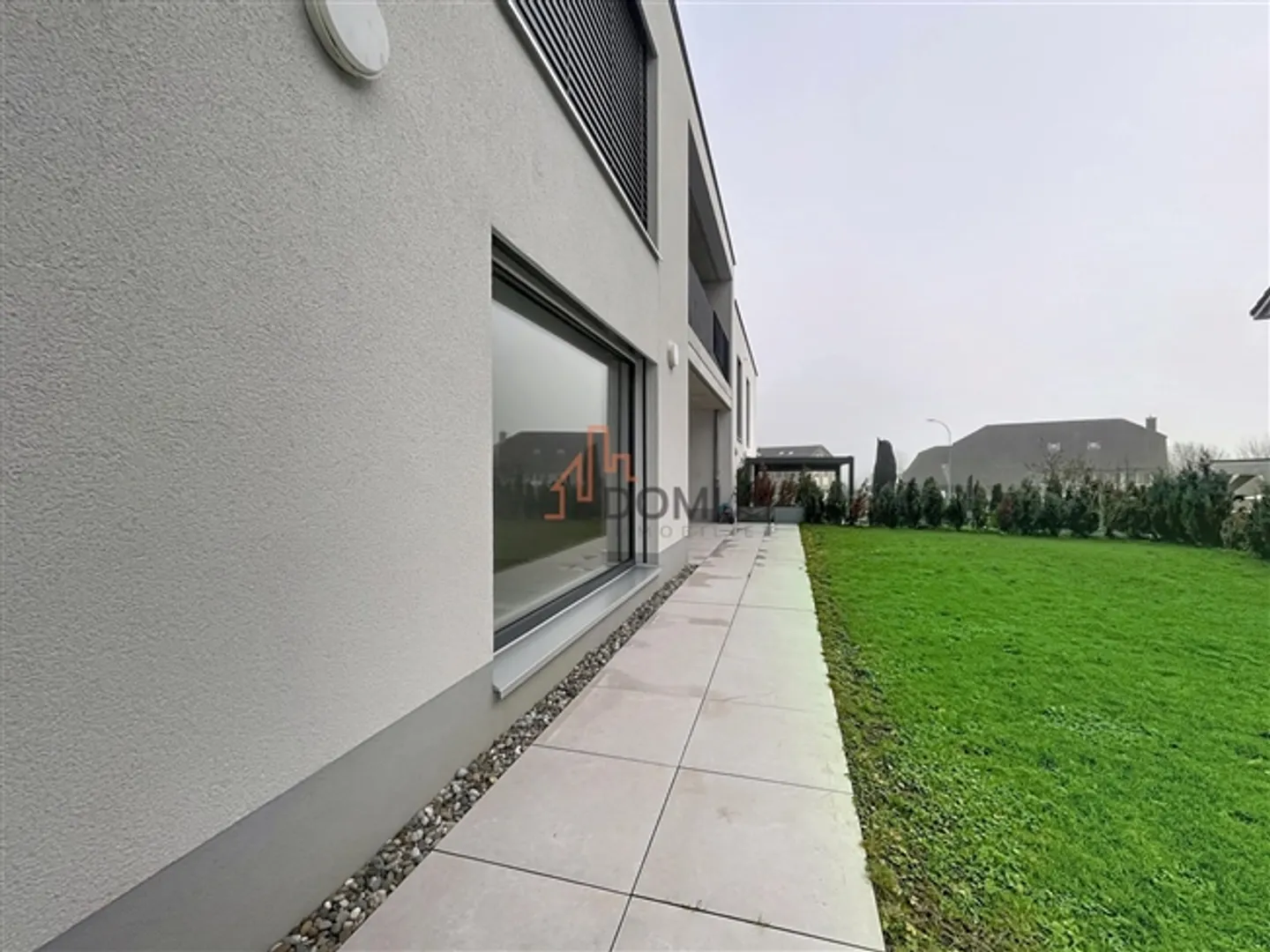 Appartement moderne avec terrasse et jardin privatif - Photo 4 sur 11