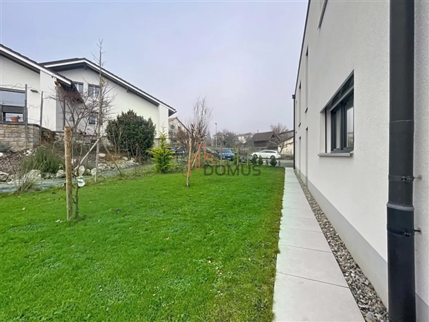 Appartement moderne avec terrasse et jardin privatif - Photo 5 sur 11